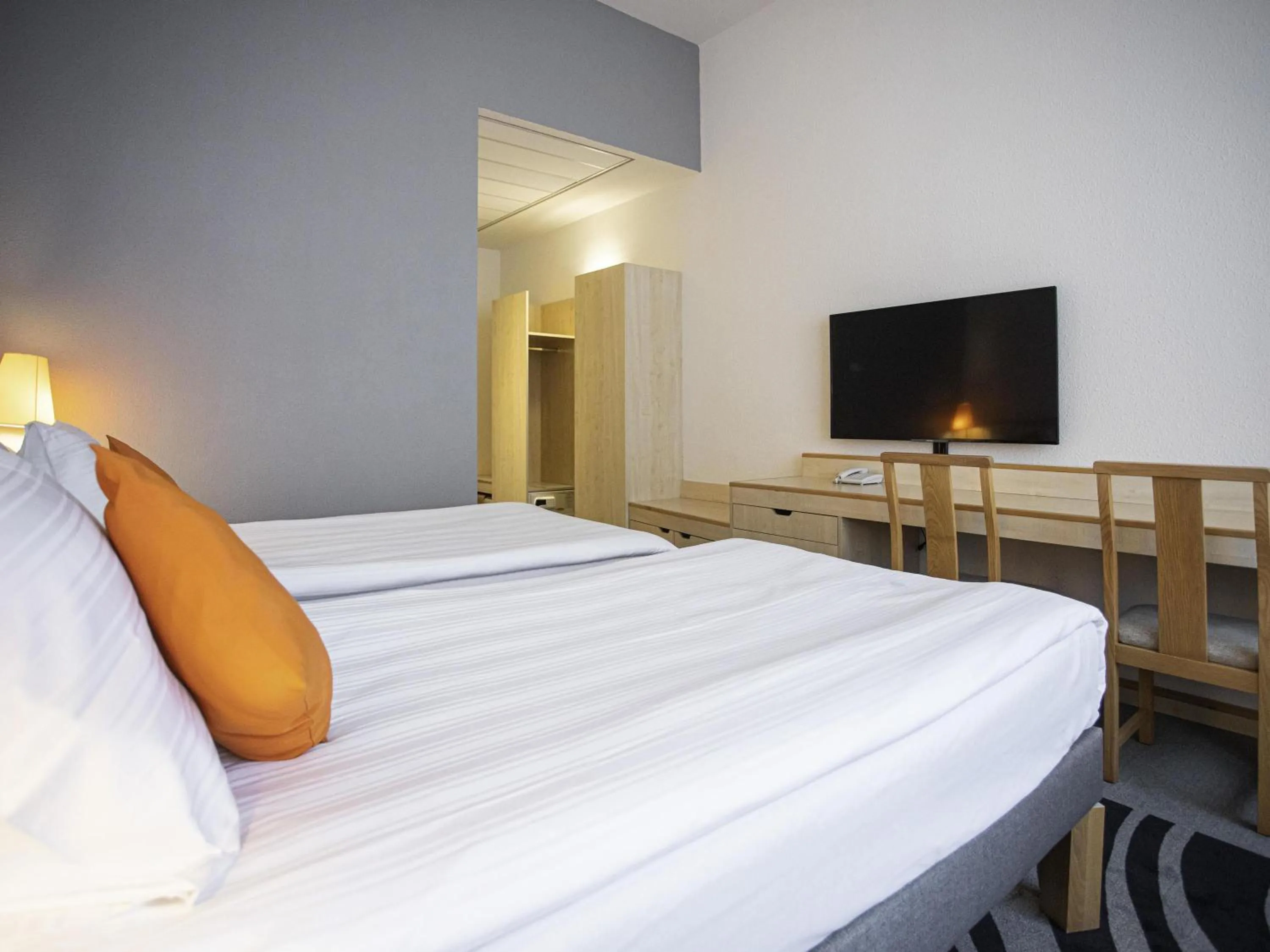 Bedroom, Bed in Mövenpick Hotel Budapest Centre