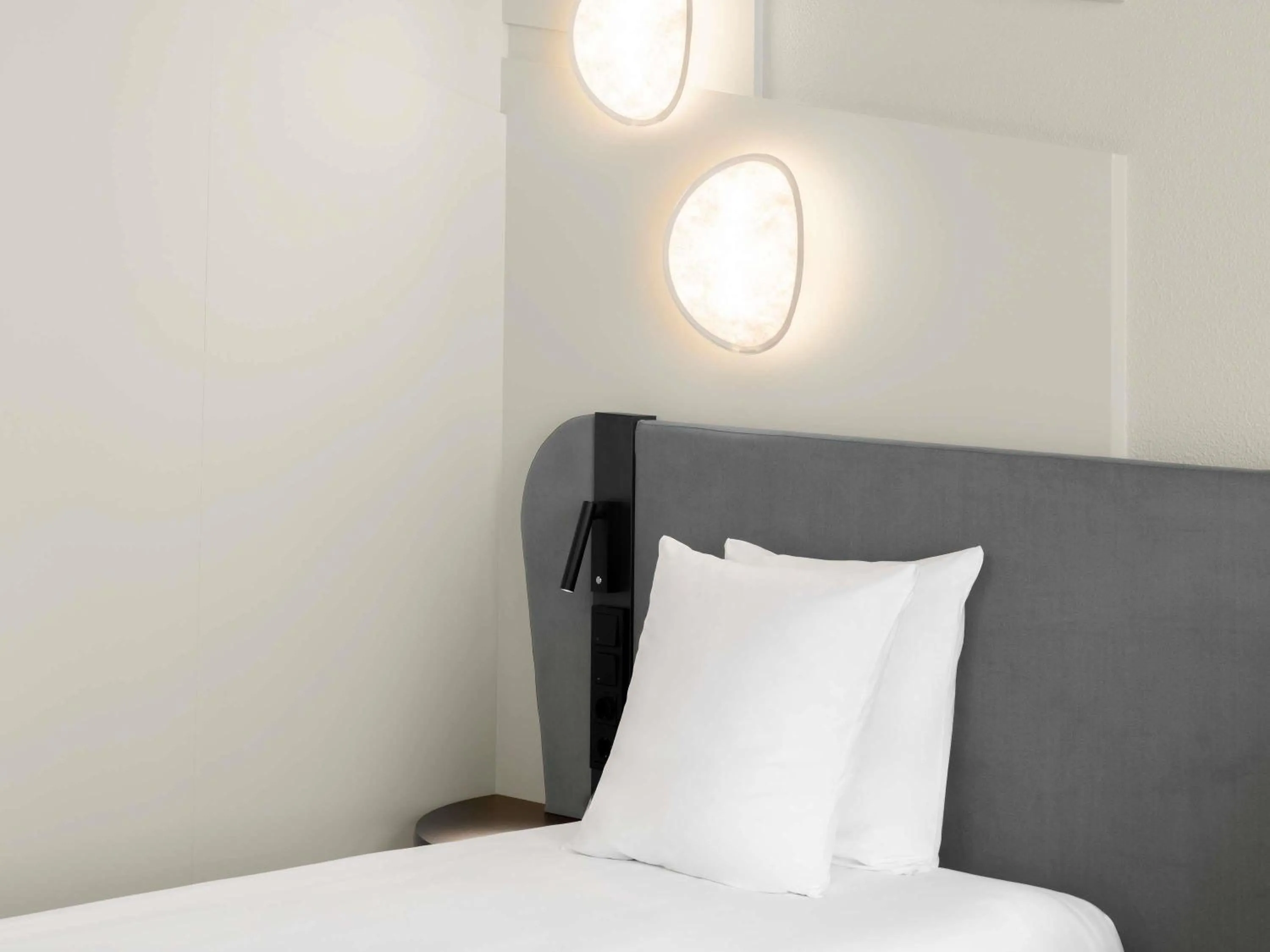 Bedroom, Bed in Mövenpick Hotel Budapest Centre