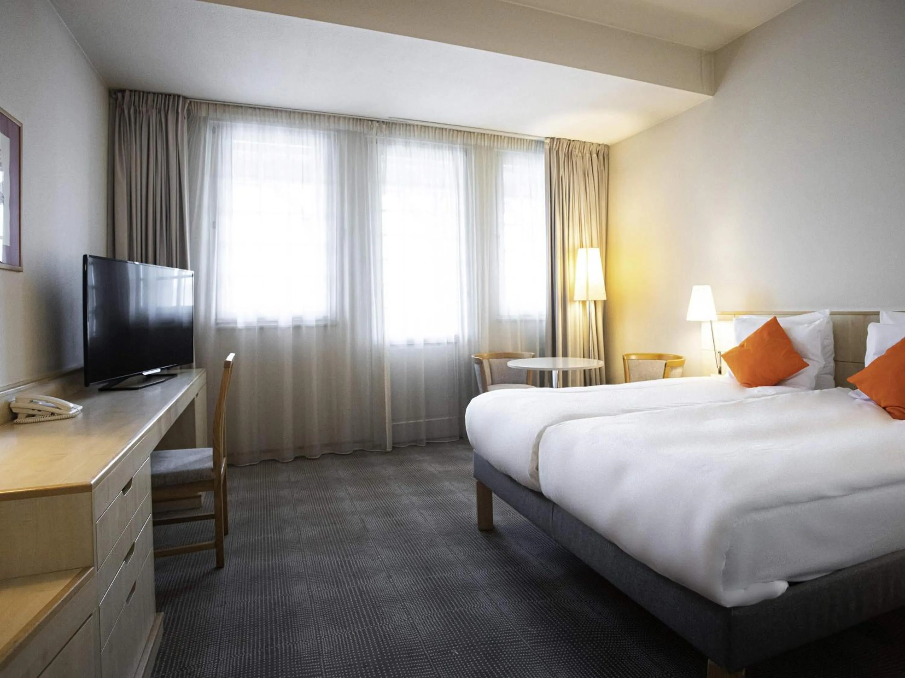 Bedroom, Bed in Mövenpick Hotel Budapest Centre