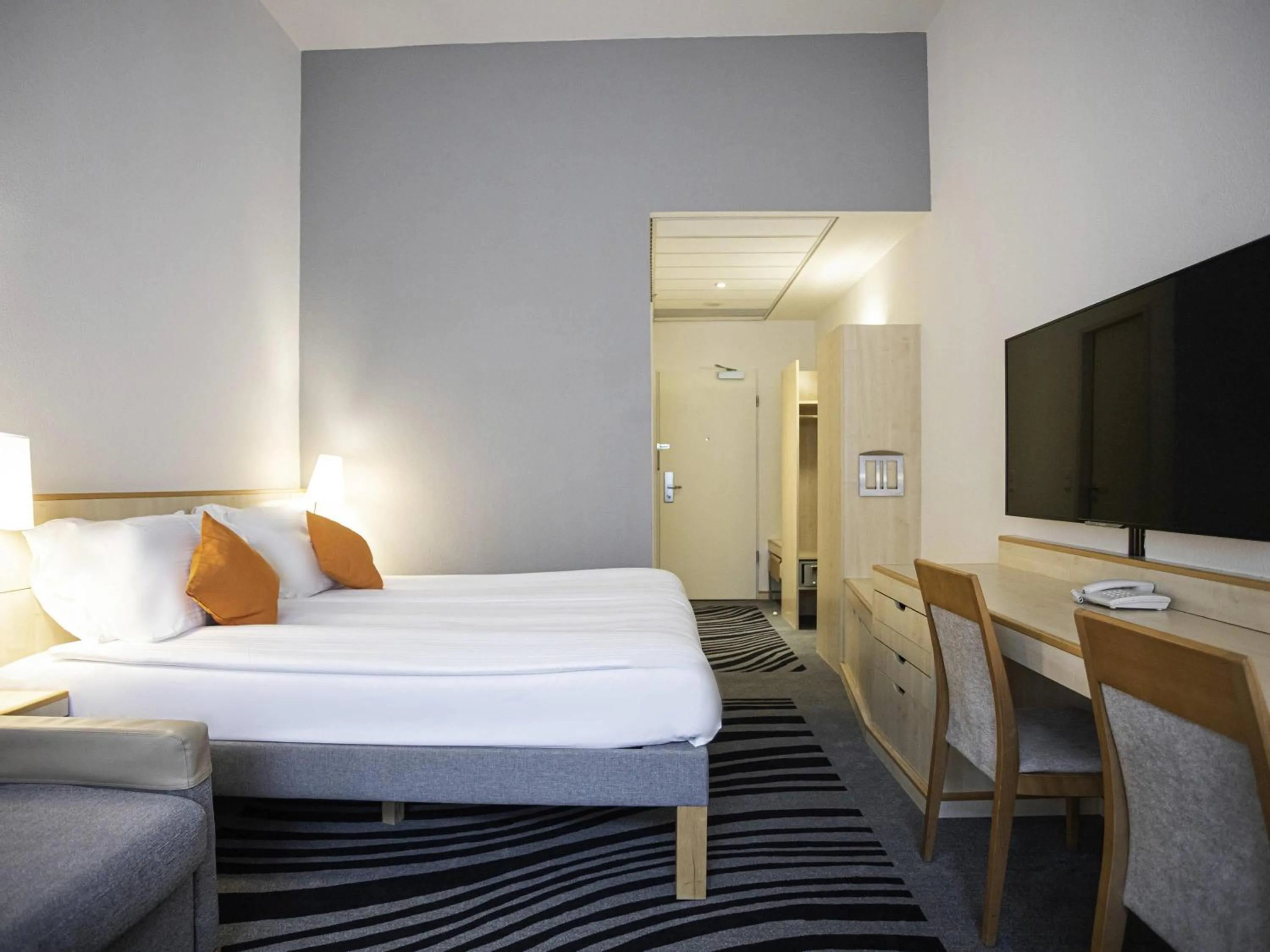 Bedroom, Bed in Mövenpick Hotel Budapest Centre