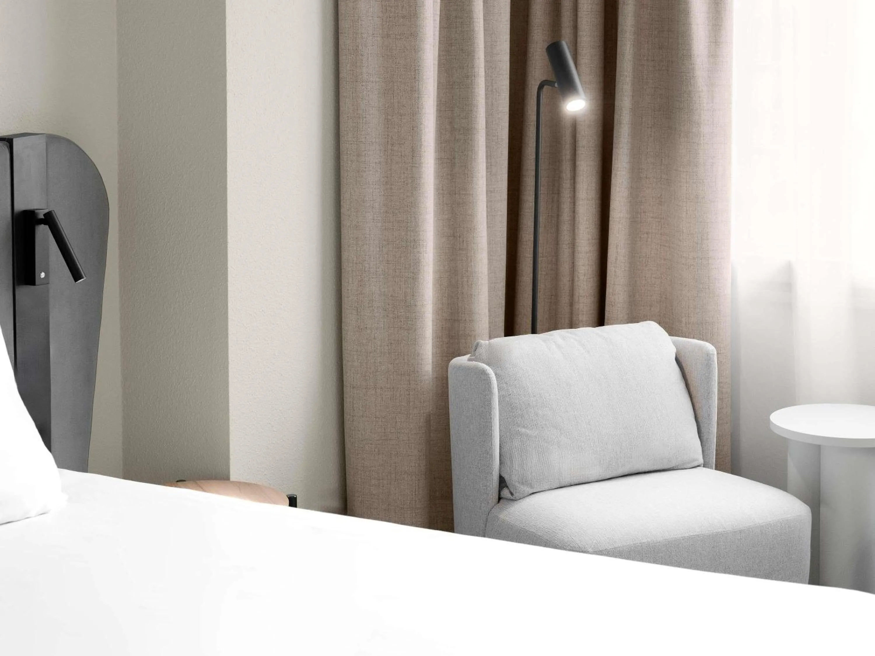 Bedroom, Bed in Mövenpick Hotel Budapest Centre