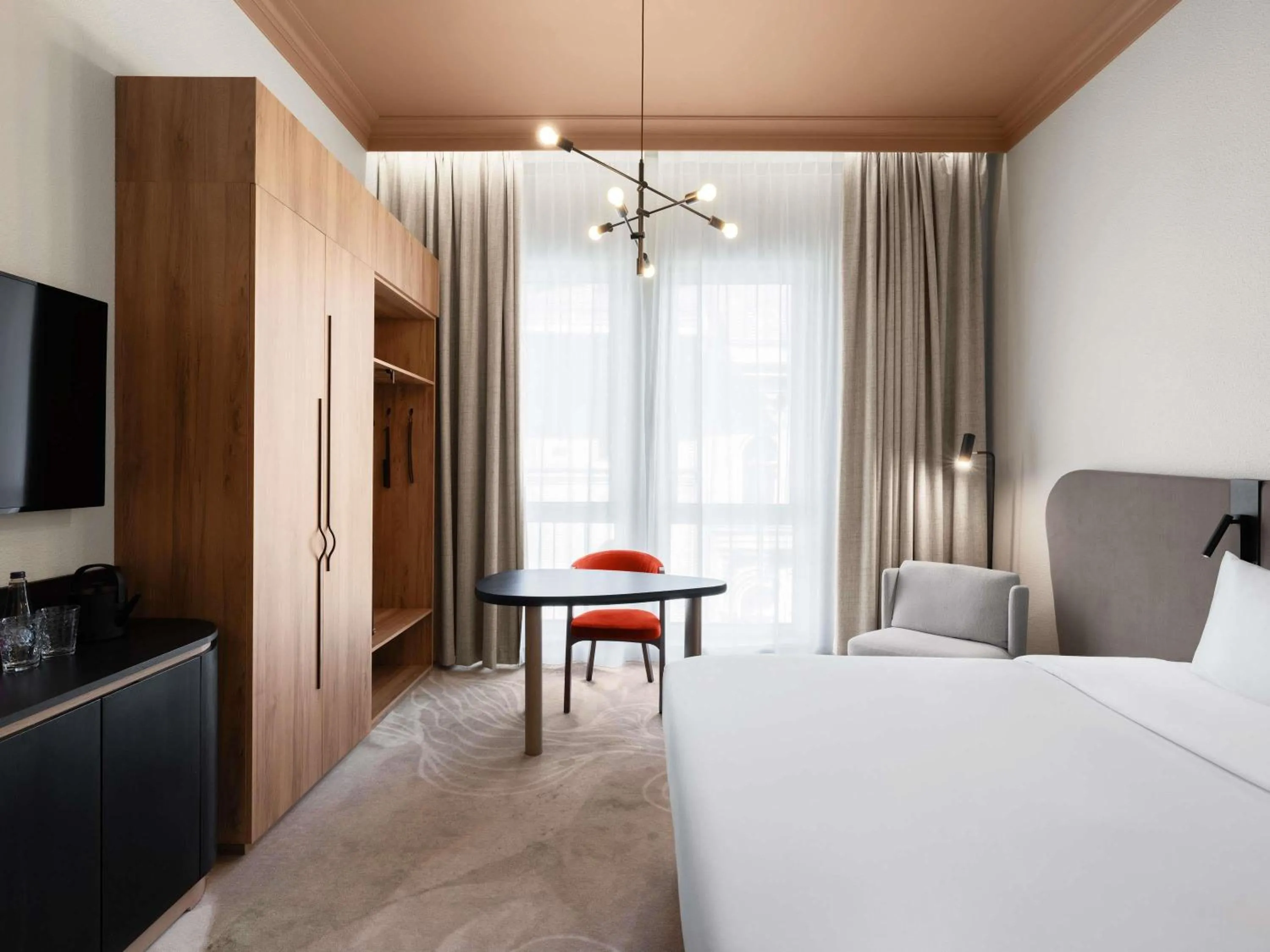 Bedroom, Bed in Mövenpick Hotel Budapest Centre