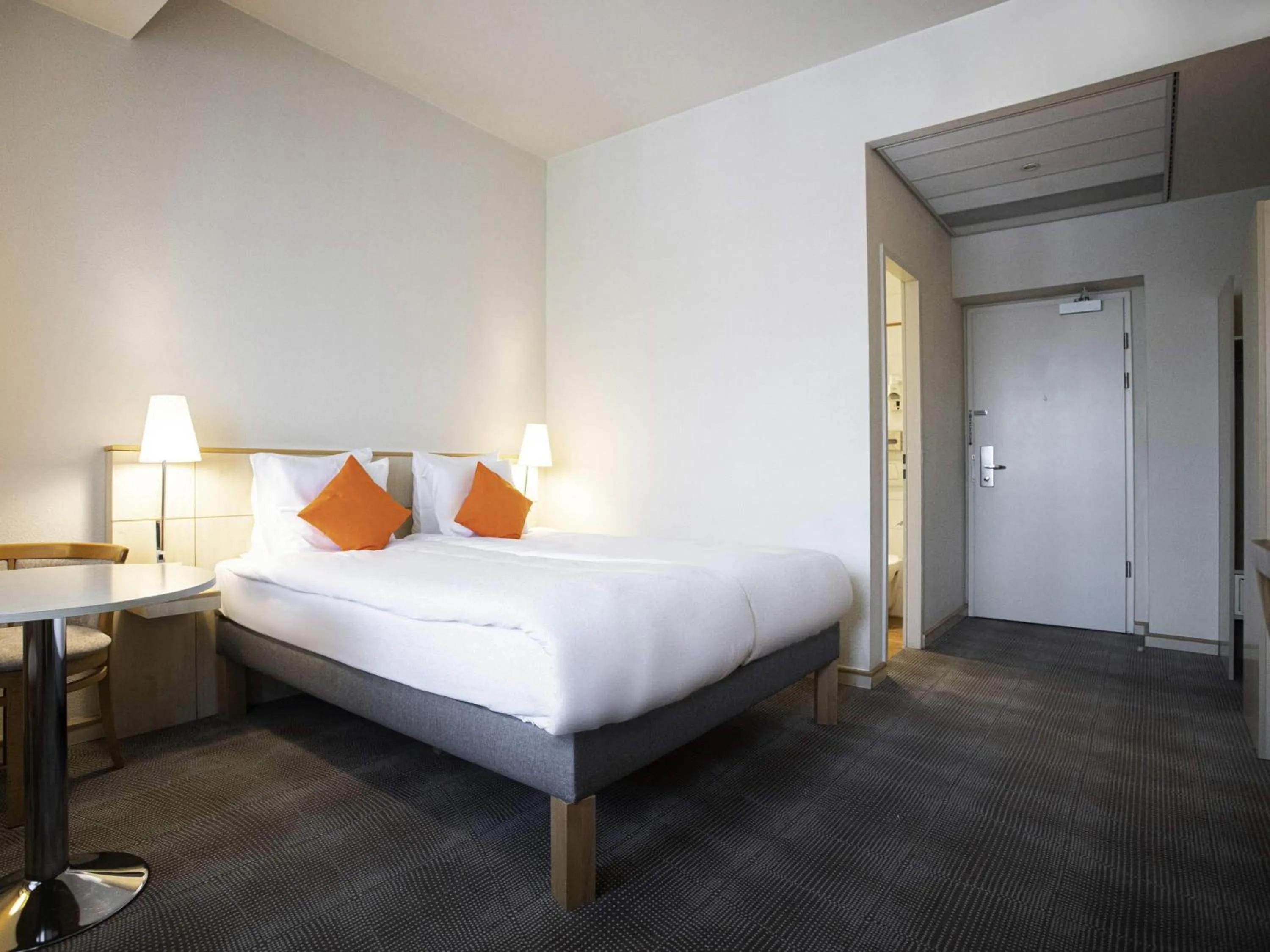 Bedroom, Bed in Mövenpick Hotel Budapest Centre