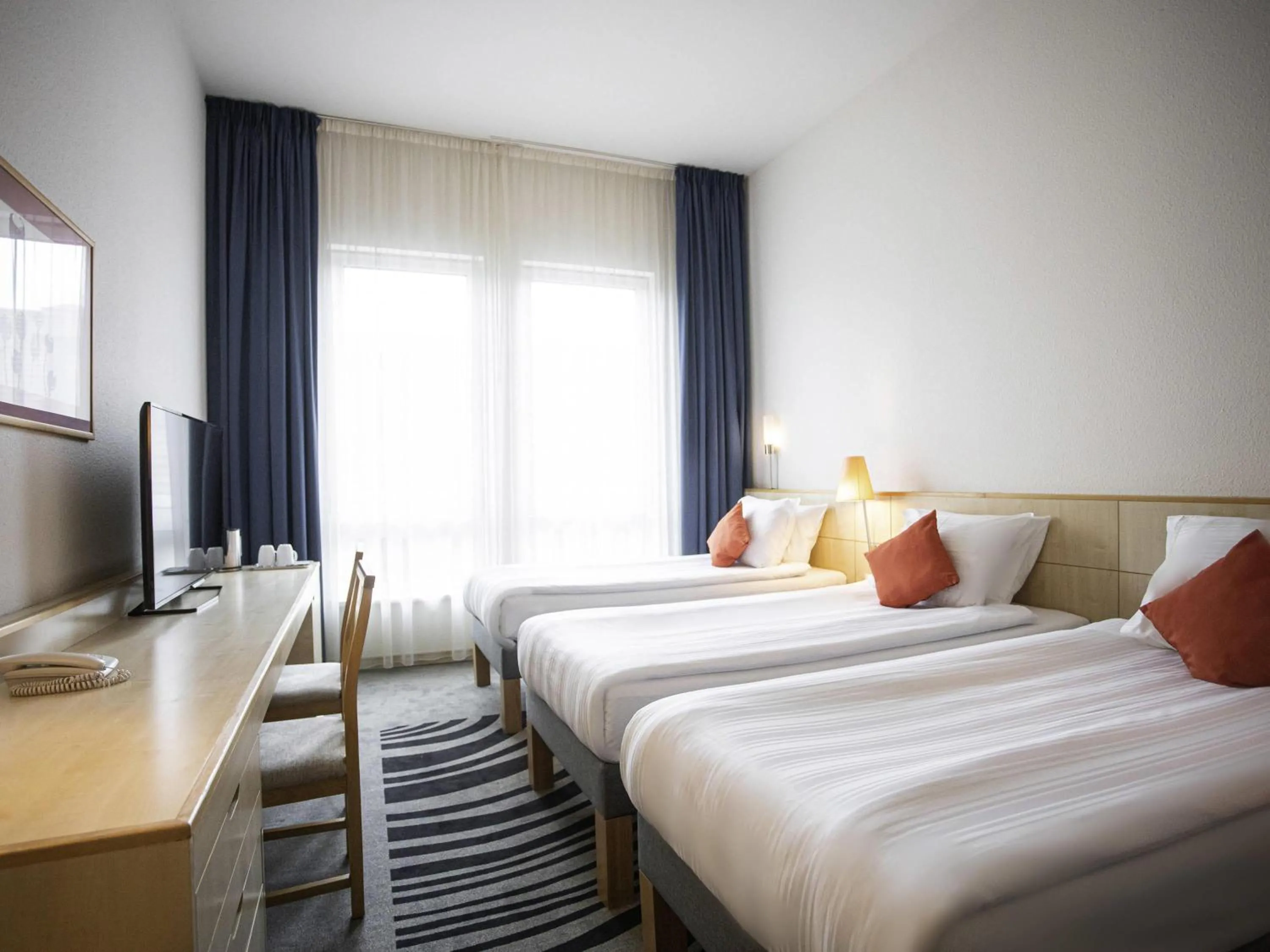 Bedroom, Bed in Mövenpick Hotel Budapest Centre