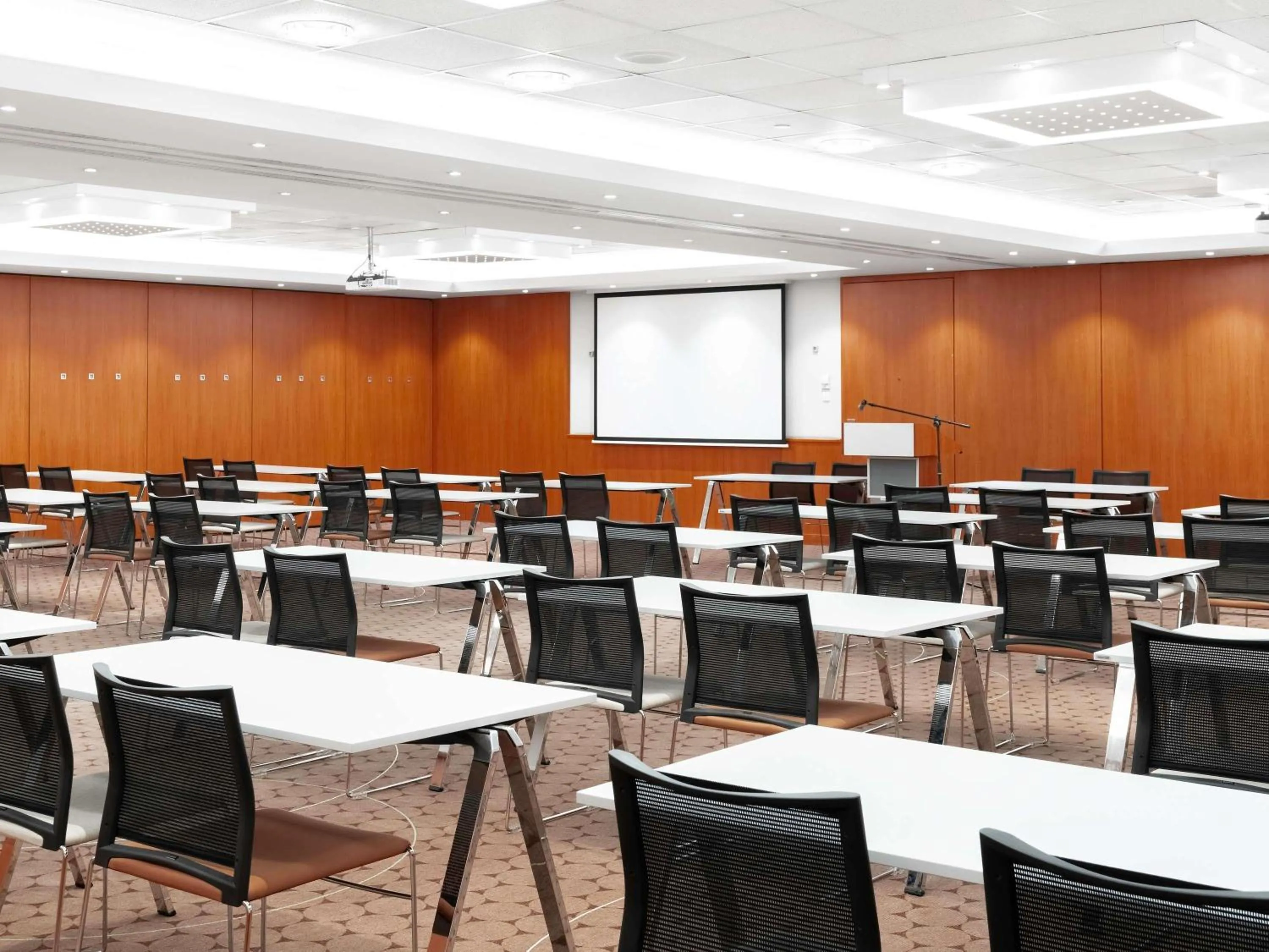 Meeting/conference room in Mövenpick Hotel Budapest Centre