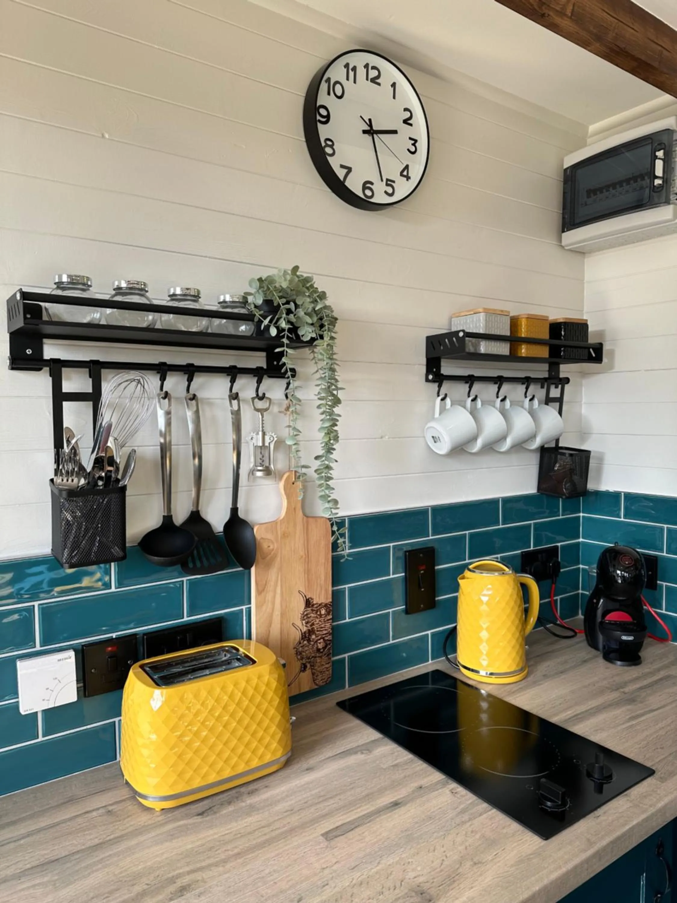 Kitchen or kitchenette in Greenvale Cabins