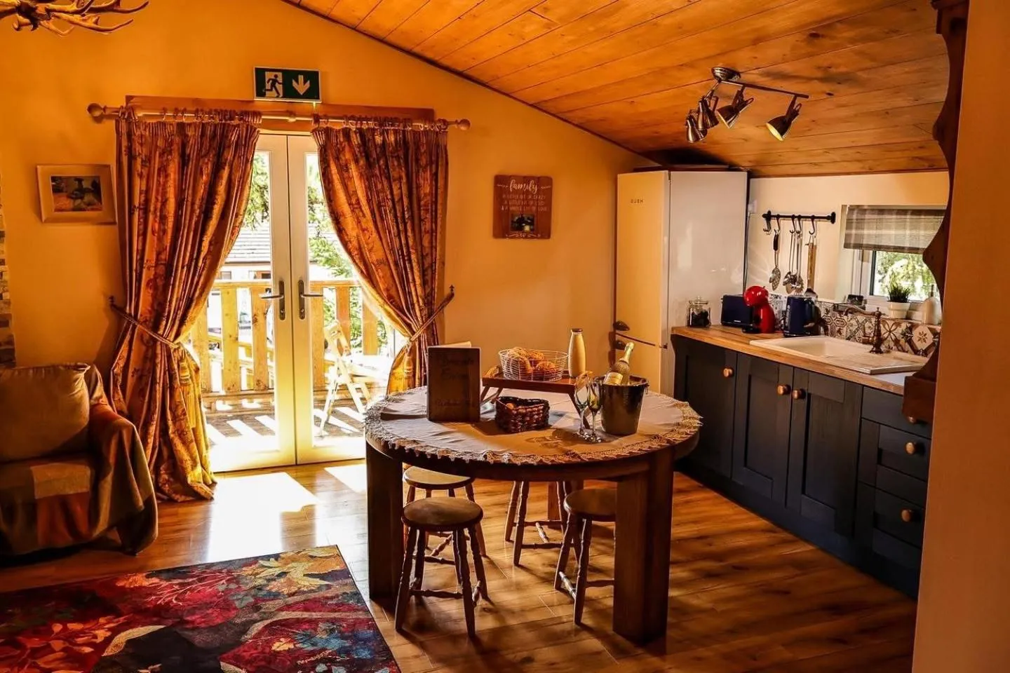 Kitchen or kitchenette in Greenvale Cabins