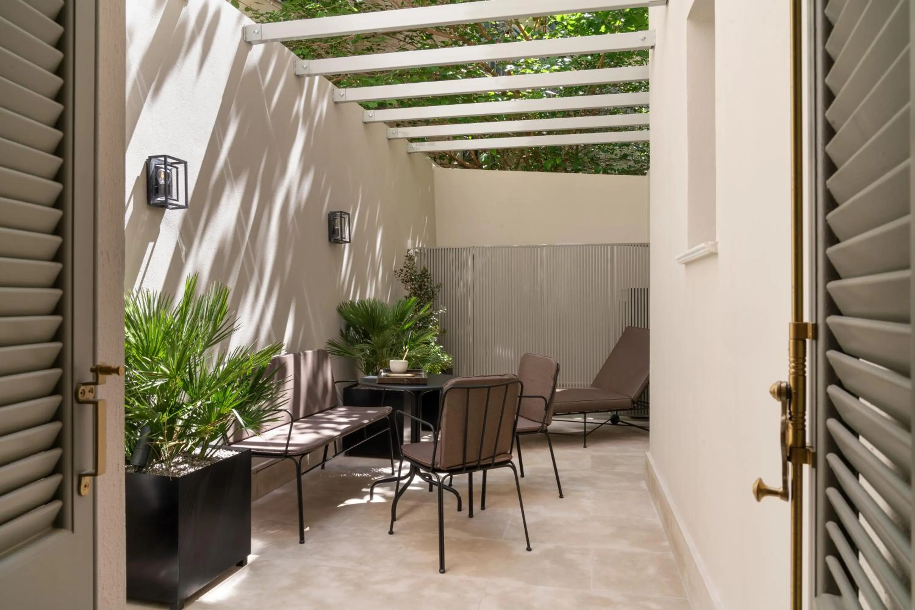 Patio in Kinglin Luxury Living