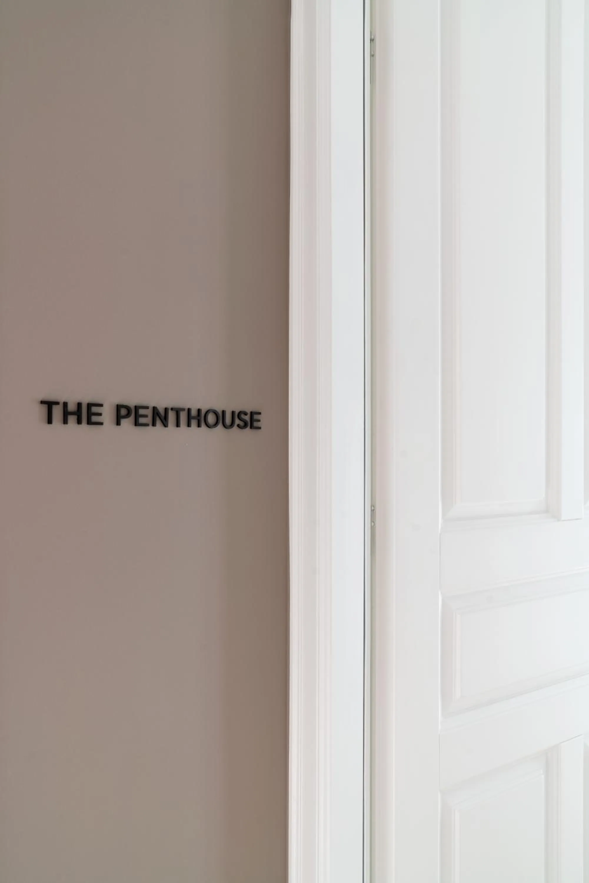 Logo/Certificate/Sign in Kinglin Luxury Living