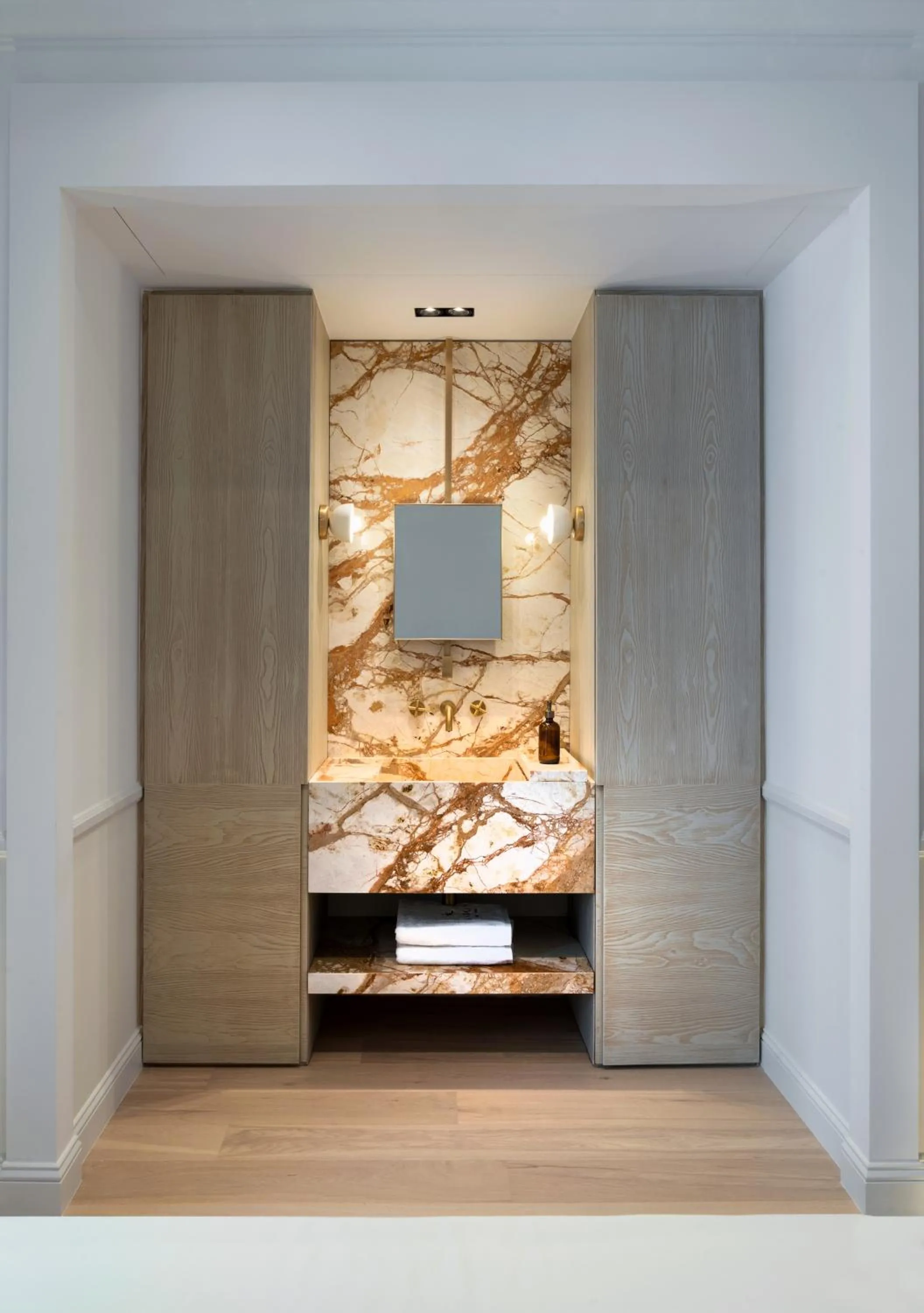 Decorative detail, Bed in Kinglin Luxury Living