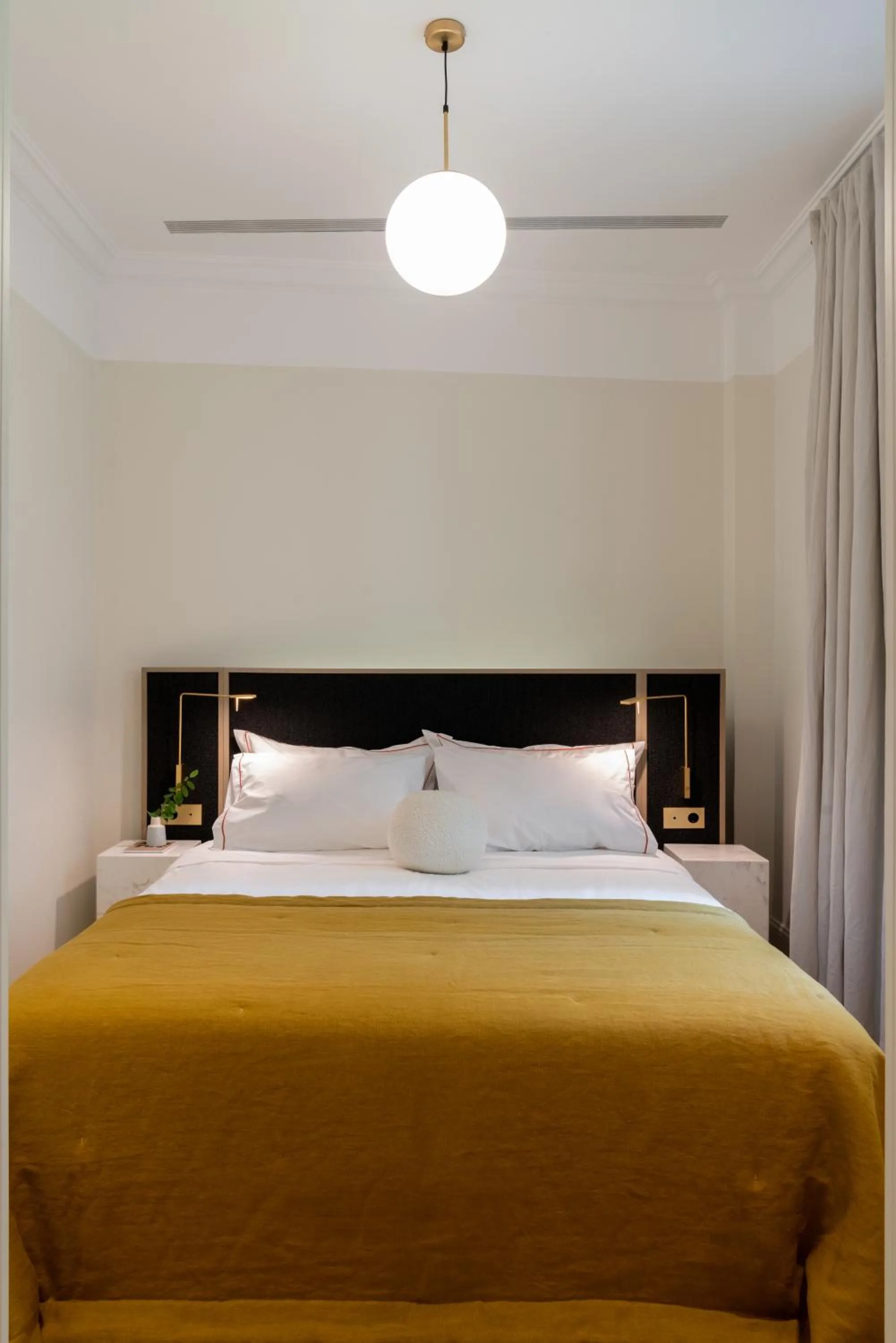 Bedroom, Bed in Kinglin Luxury Living