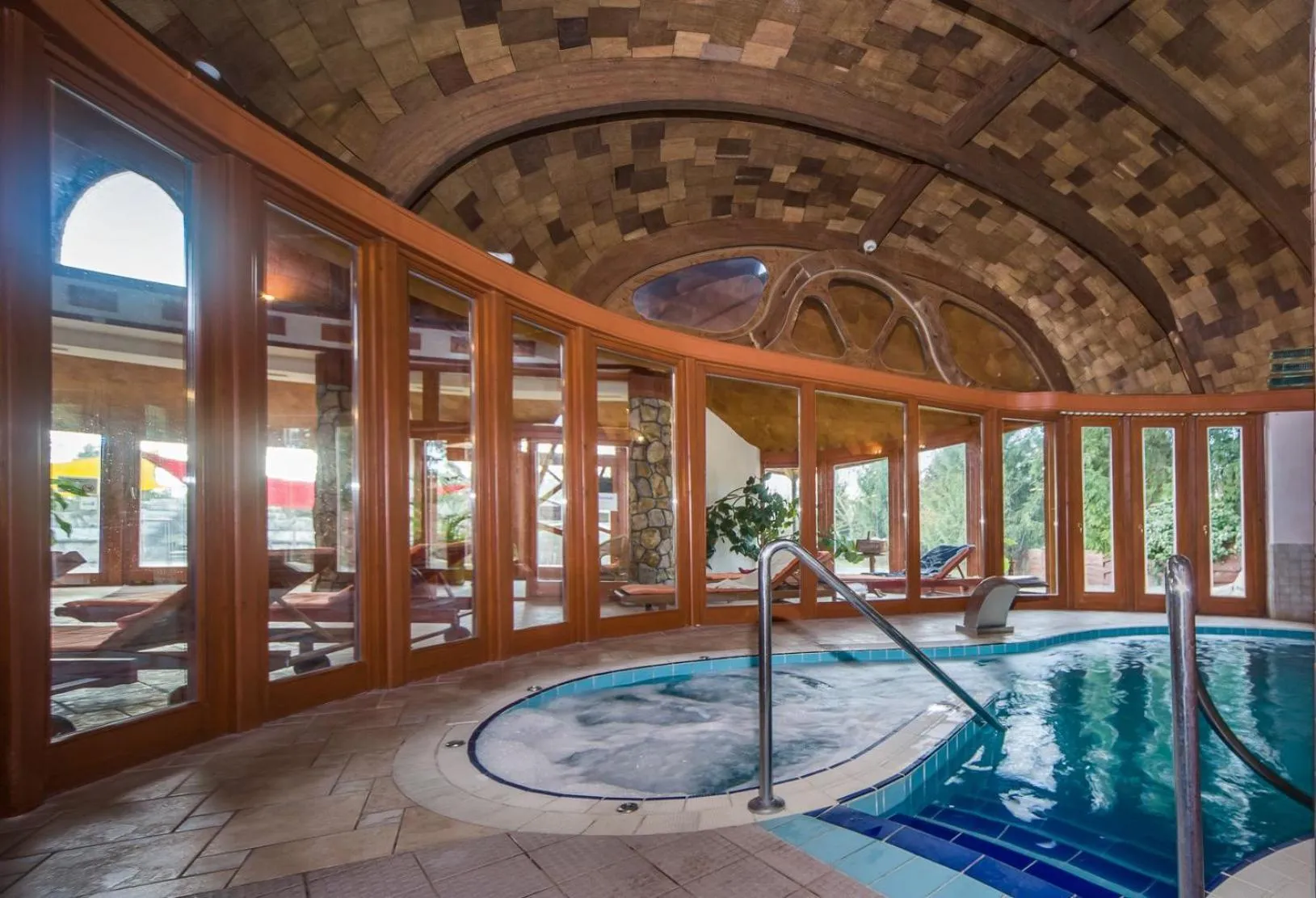 Swimming pool in Hotel Piroska