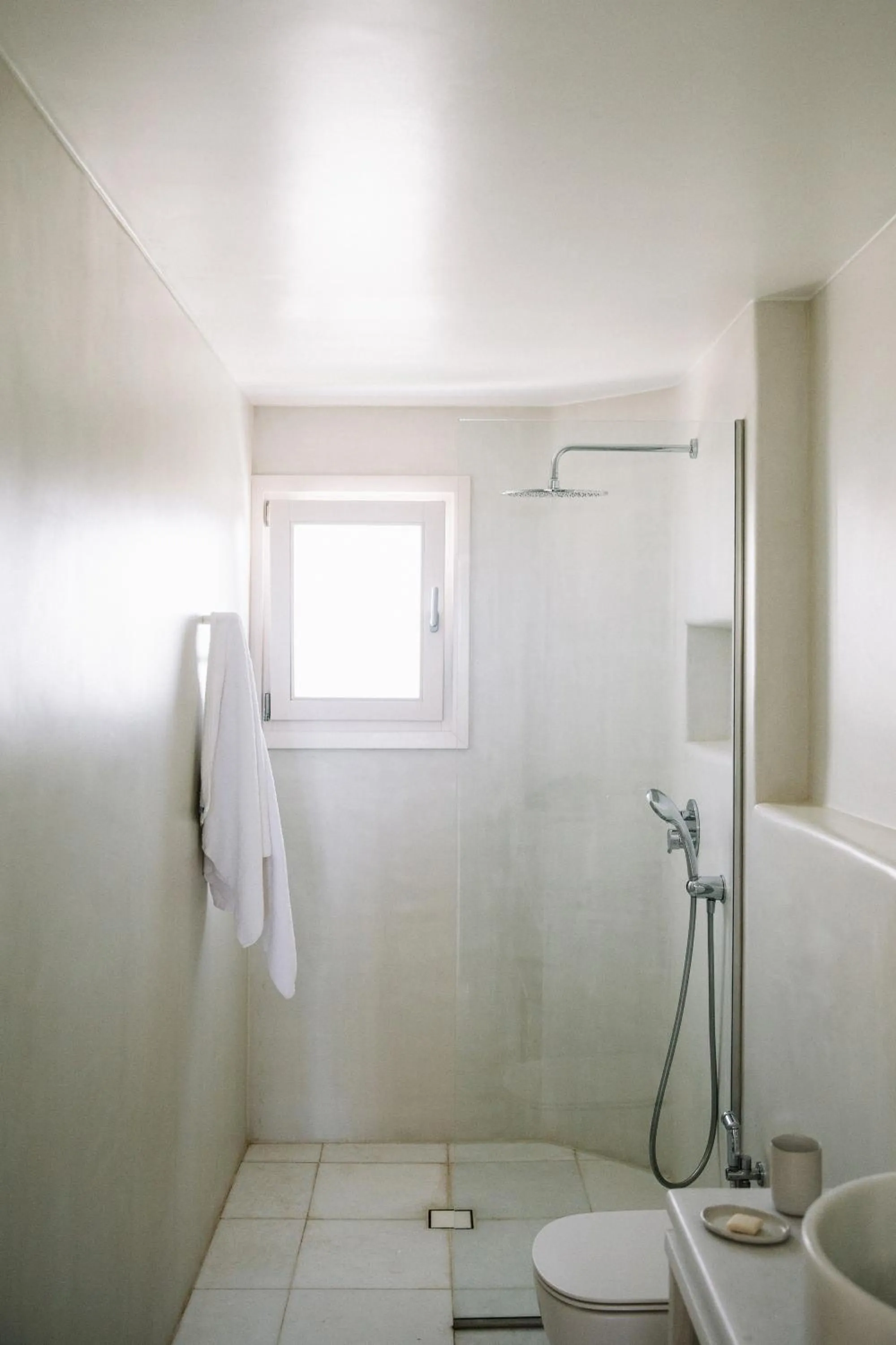 Shower in Ammothines Cycladic Suites