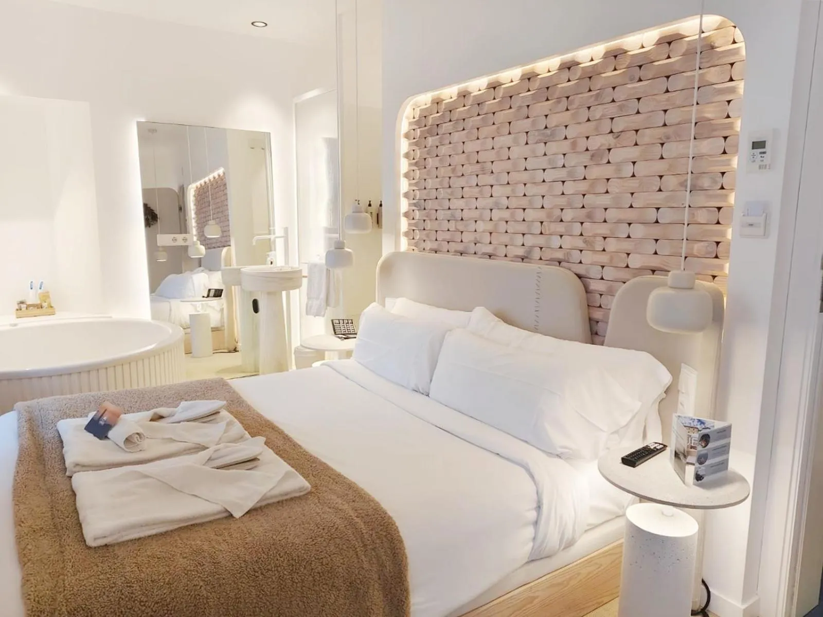 Bed in Hotel Faro Lariño