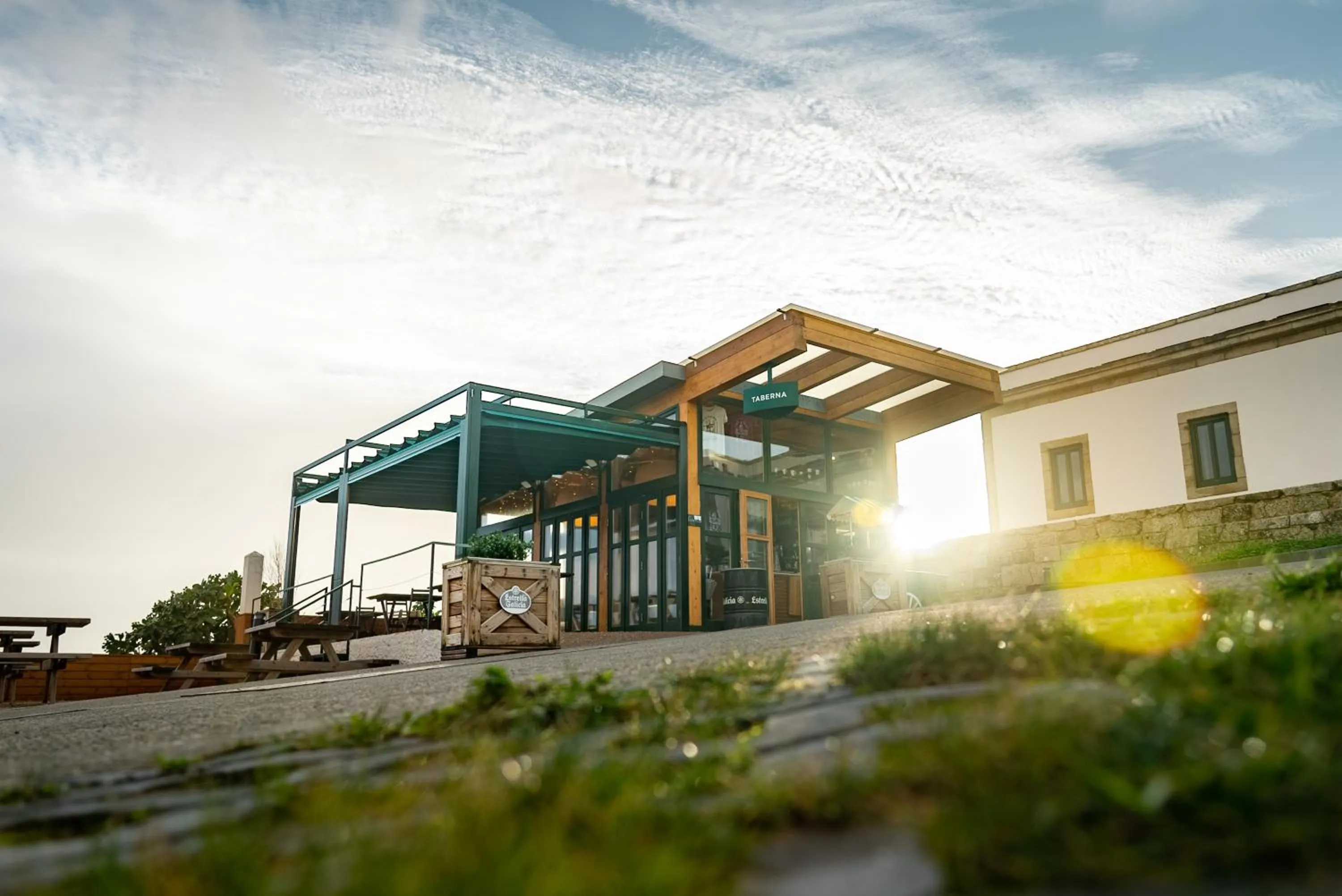 Garden view in Hotel Faro Lariño