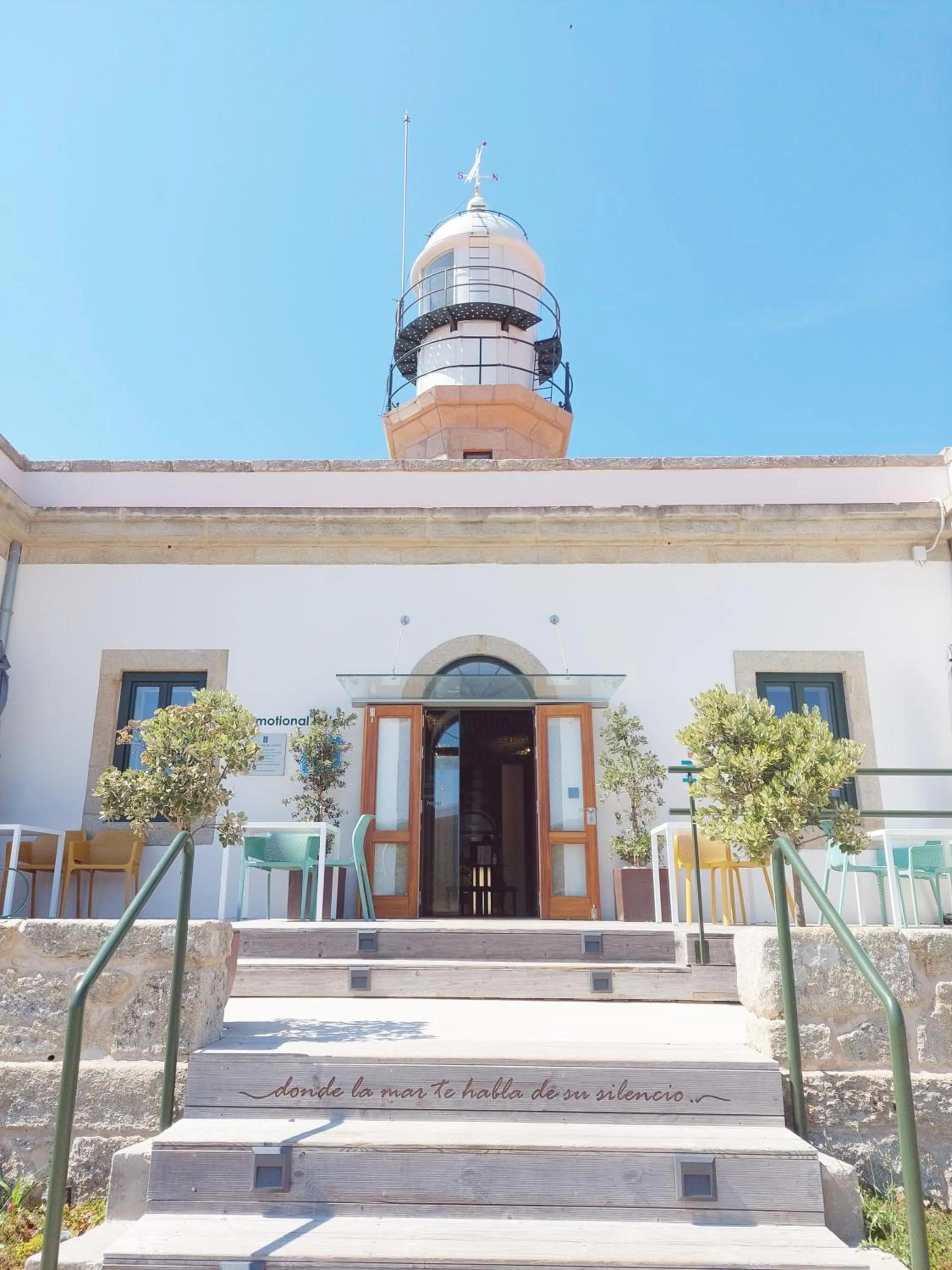 Facade/entrance in Hotel Faro Lariño