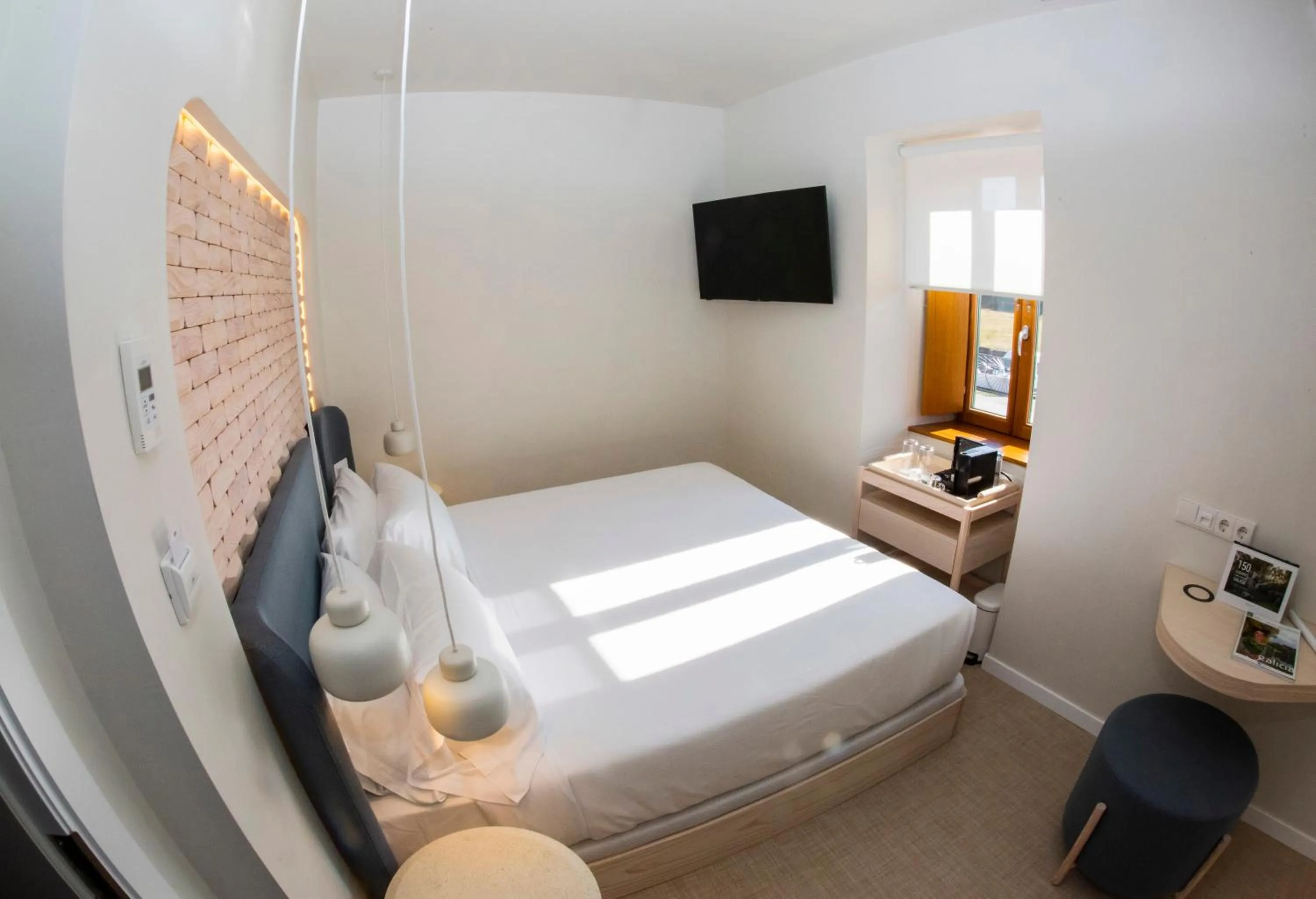 Photo of the whole room, Bed in Hotel Faro Lariño