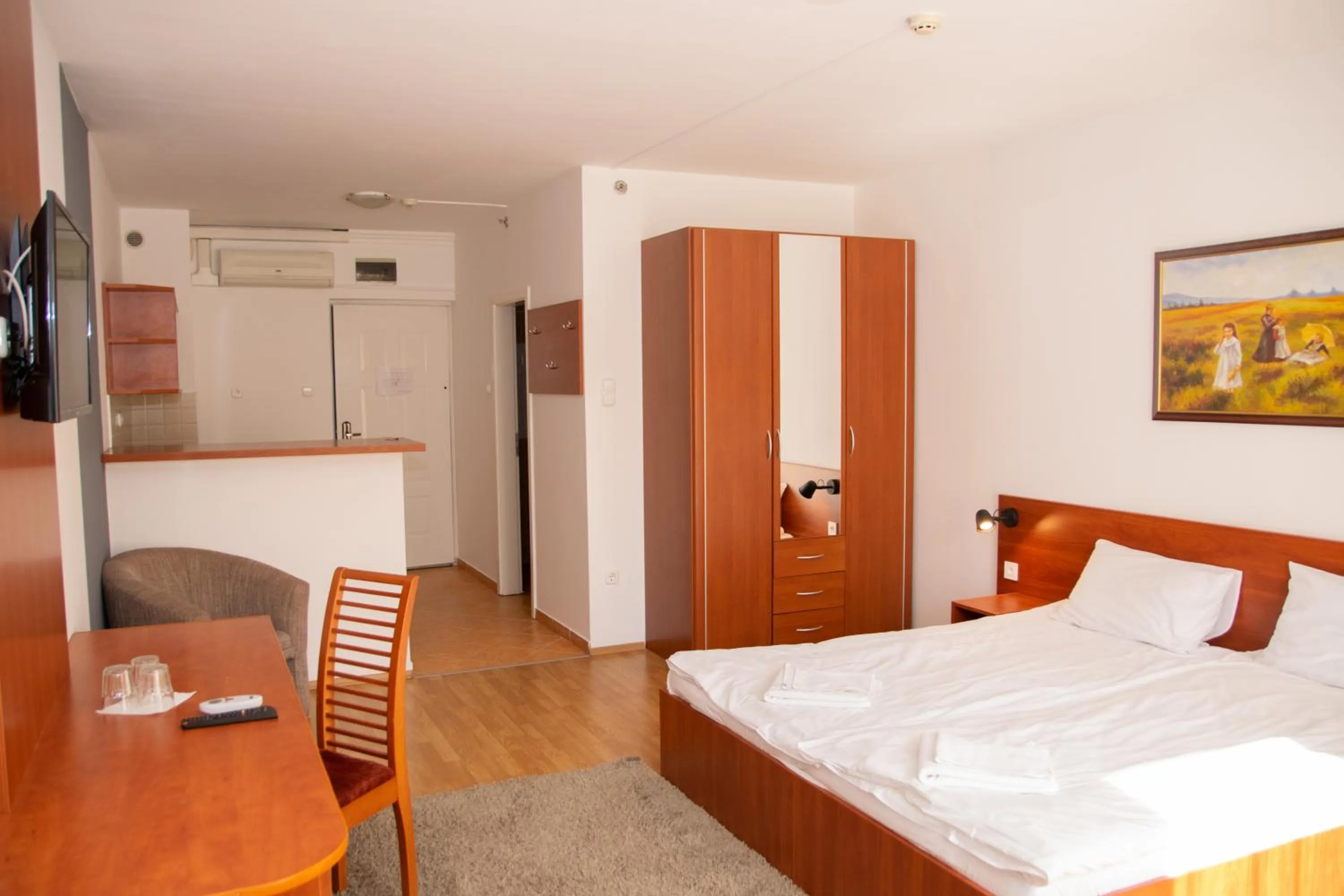 Bedroom, Bed in Triple M Hotel