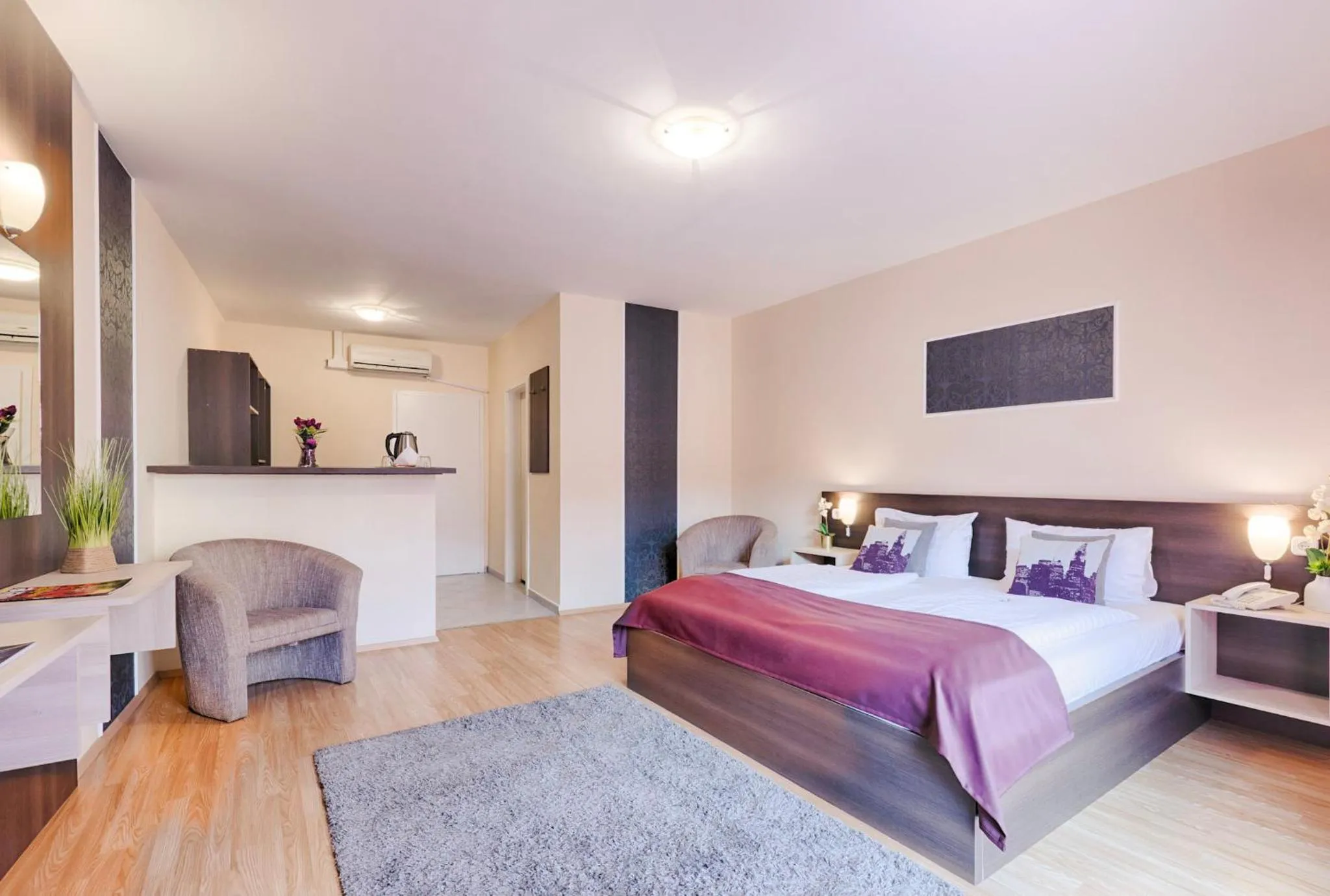 Bedroom, Bed in Triple M Hotel