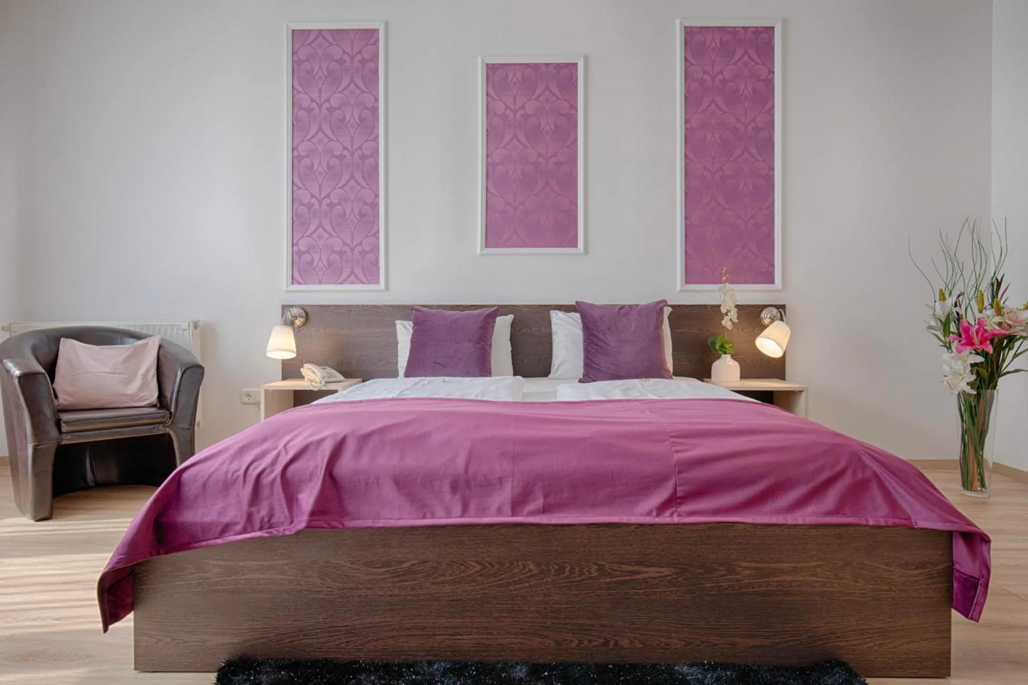 Bedroom, Bed in Triple M Hotel