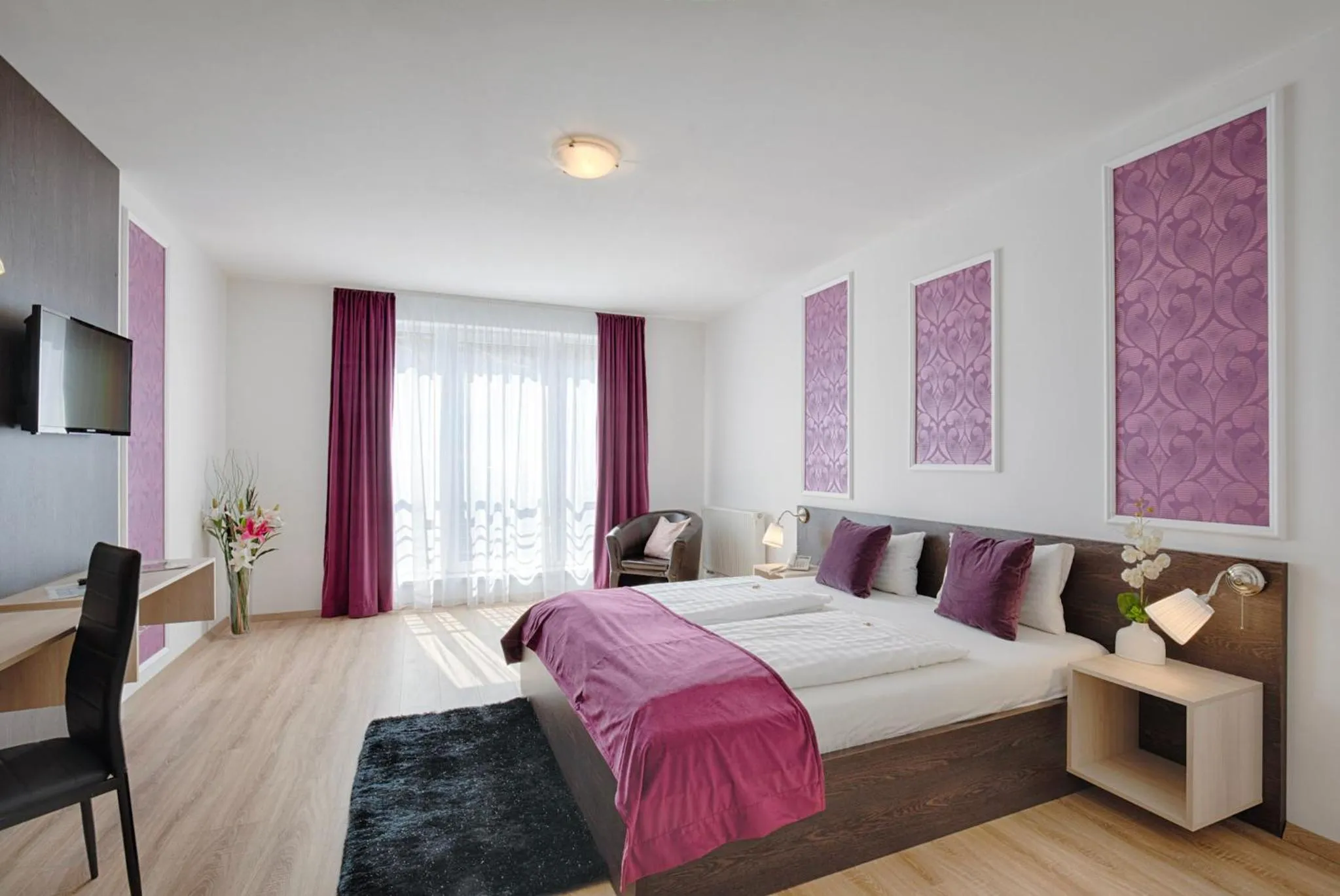 Bedroom, Bed in Triple M Hotel