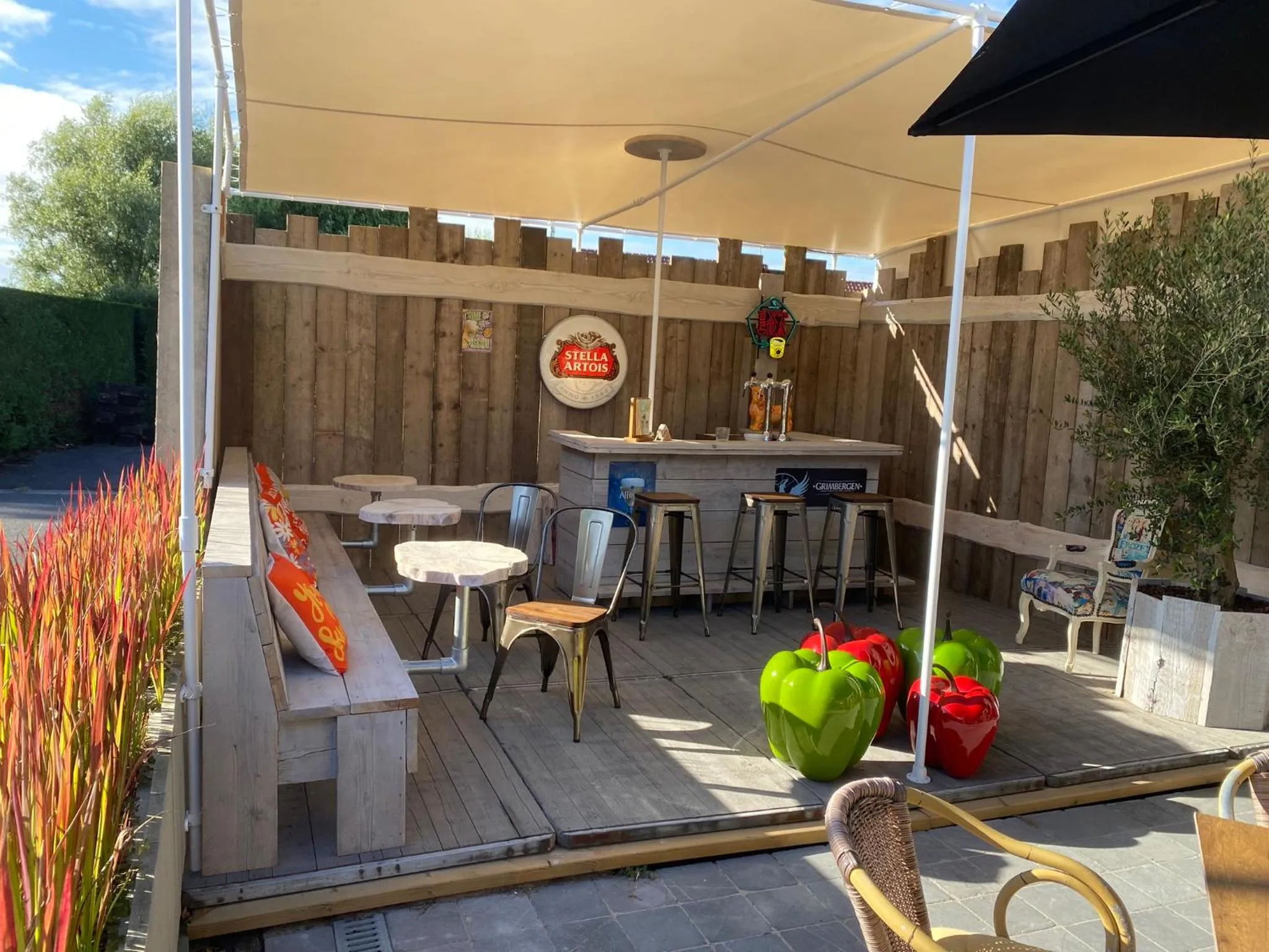 Patio in Hotel en Bistro de Vaart