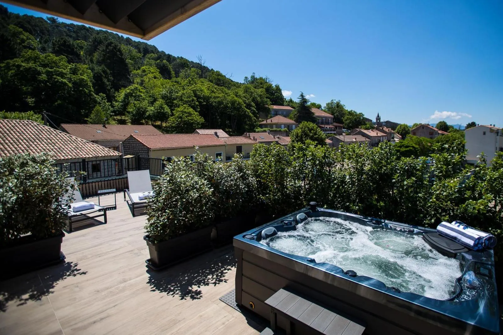 Hot Tub in "La Cabane" de l'hôtel Le Tourisme