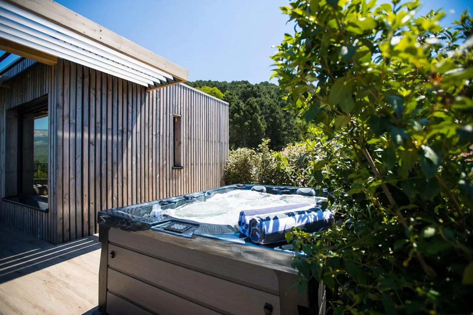 Hot Tub in "La Cabane" de l'hôtel Le Tourisme