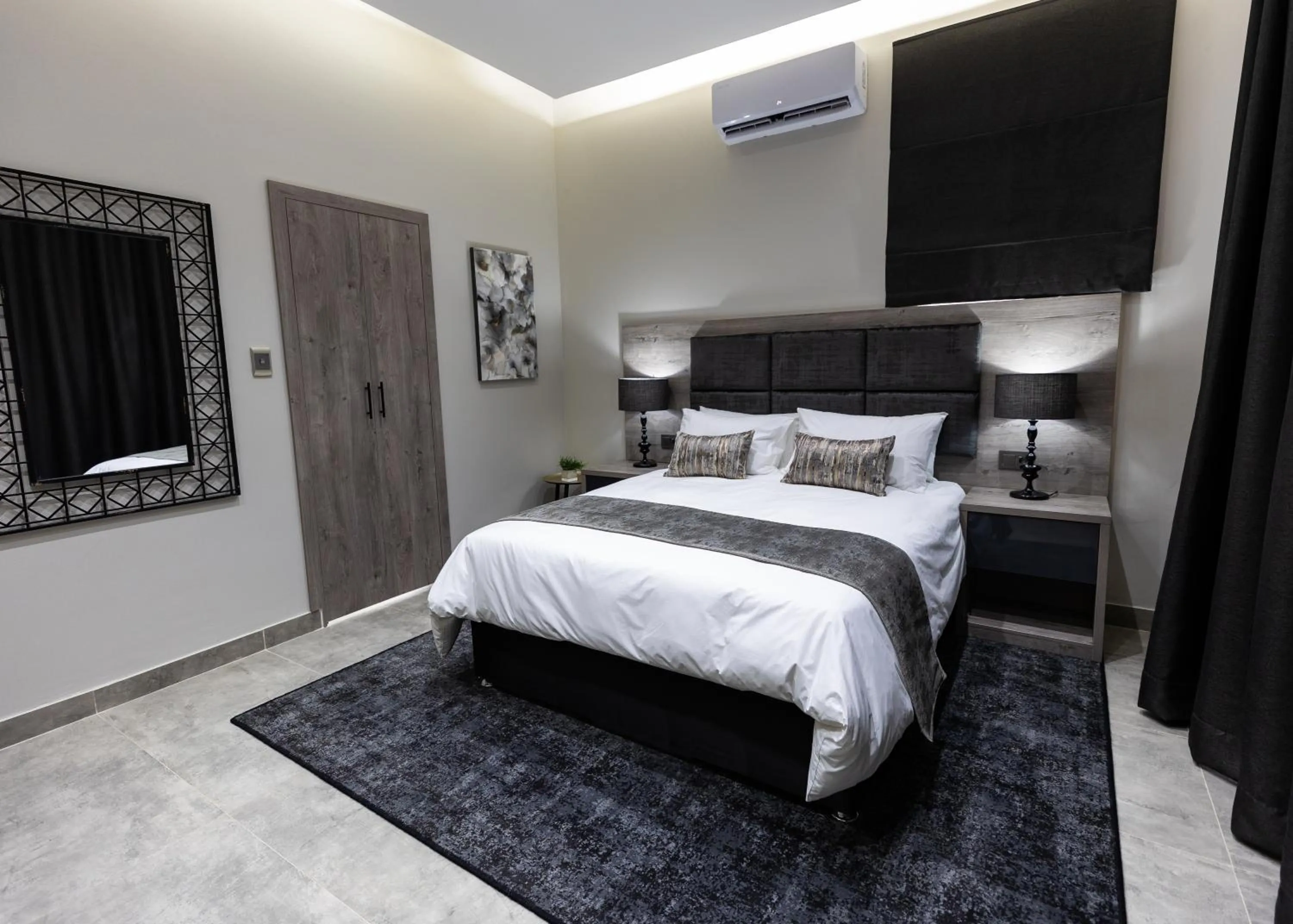 Bedroom, Bed in Luxe Suites Boutique Hotel