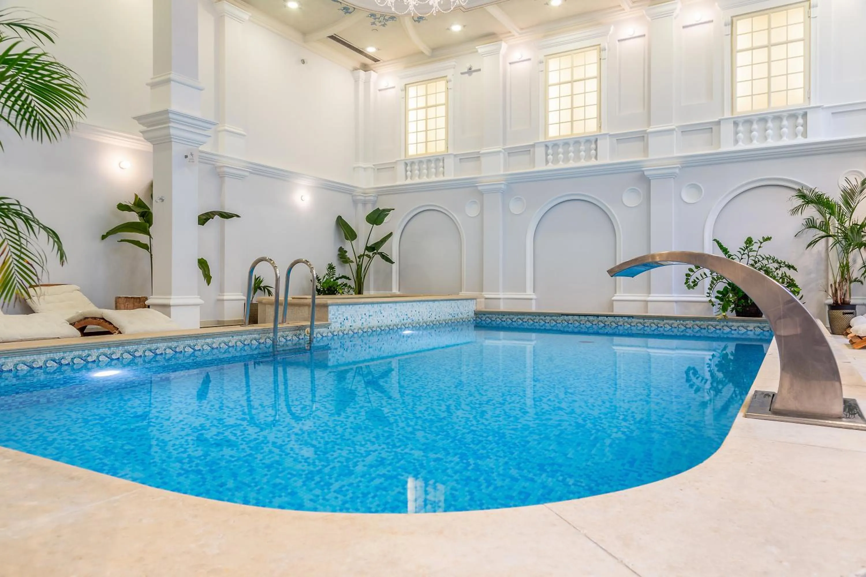 Swimming pool in Queen's Court Hotel & Residence