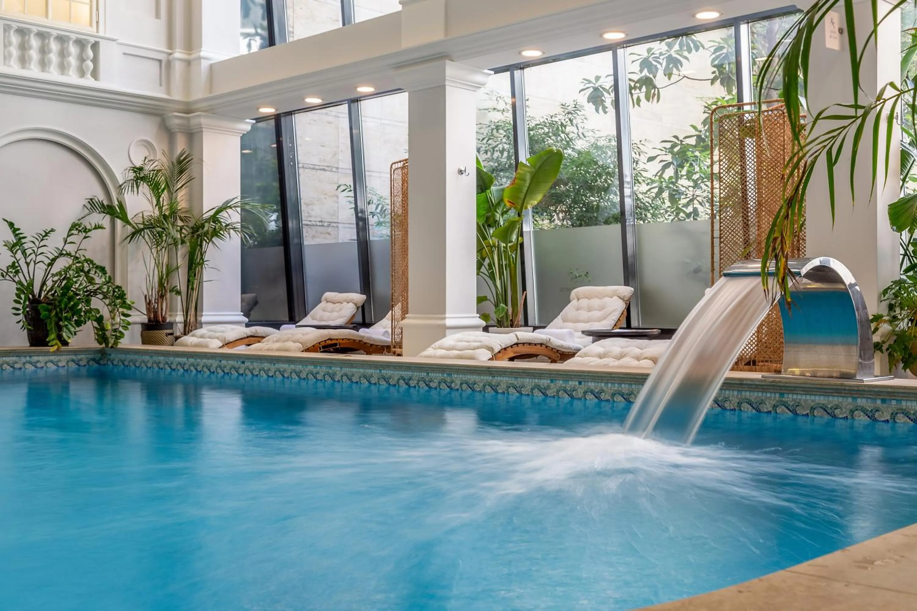 Swimming pool in Queen's Court Hotel & Residence