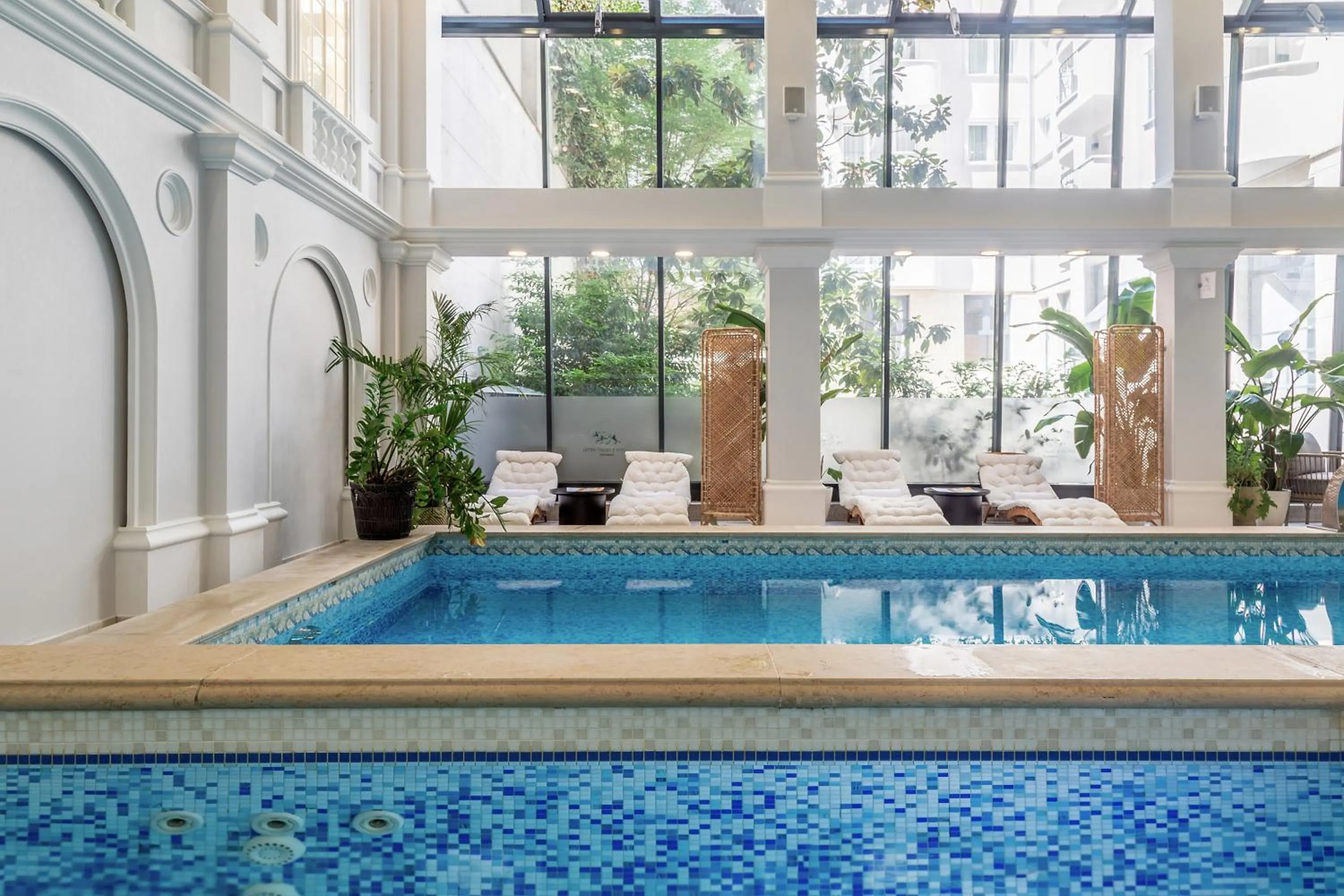 Swimming pool in Queen's Court Hotel & Residence
