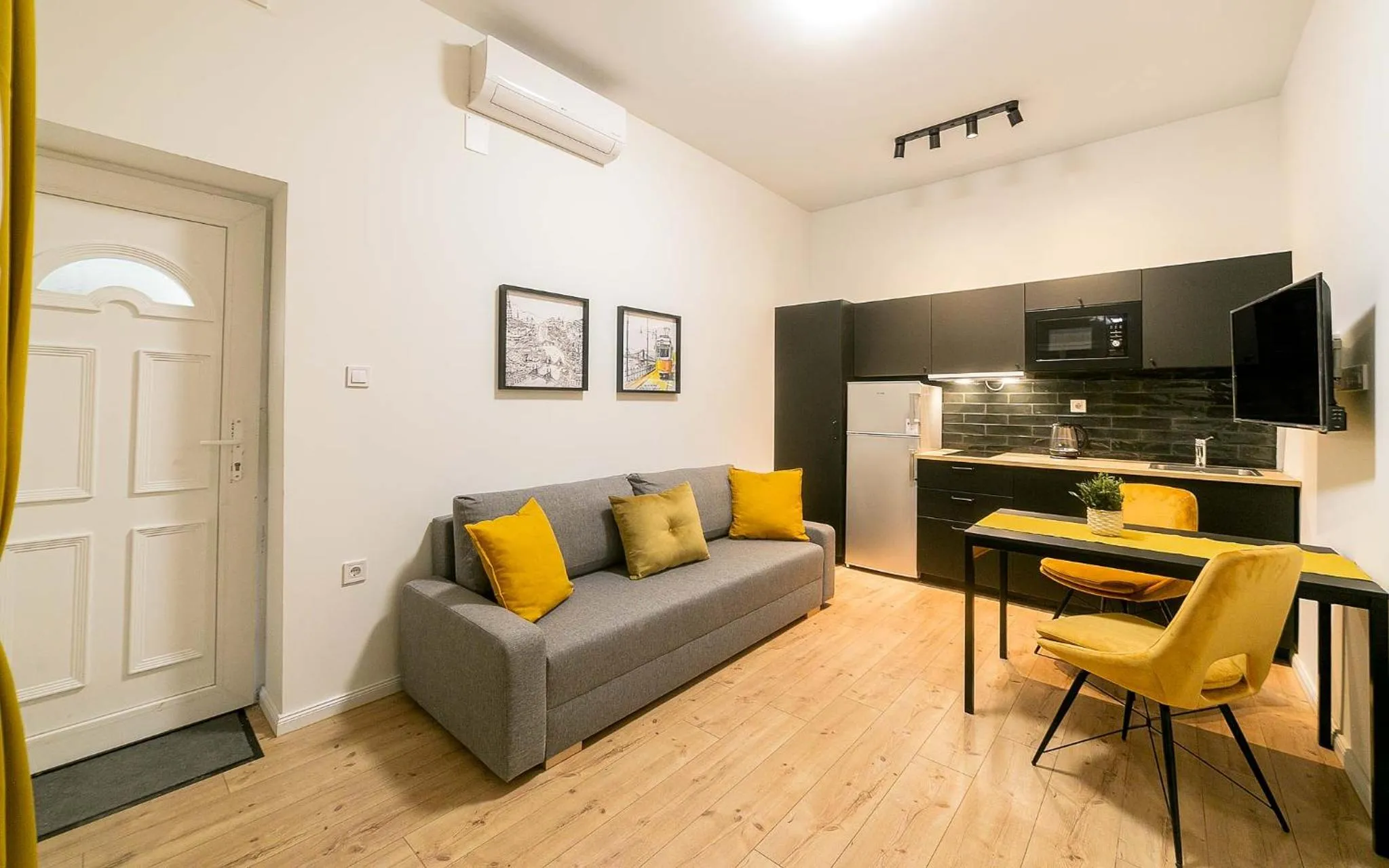 TV and multimedia in A13- Boutique Apartments, Best Location, by BQA