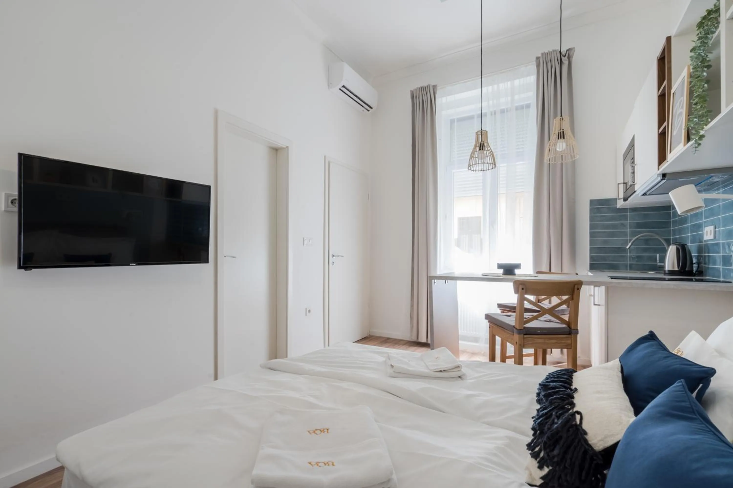 Communal lounge/ TV room, Bed in A13- Boutique Apartments, Best Location, by BQA