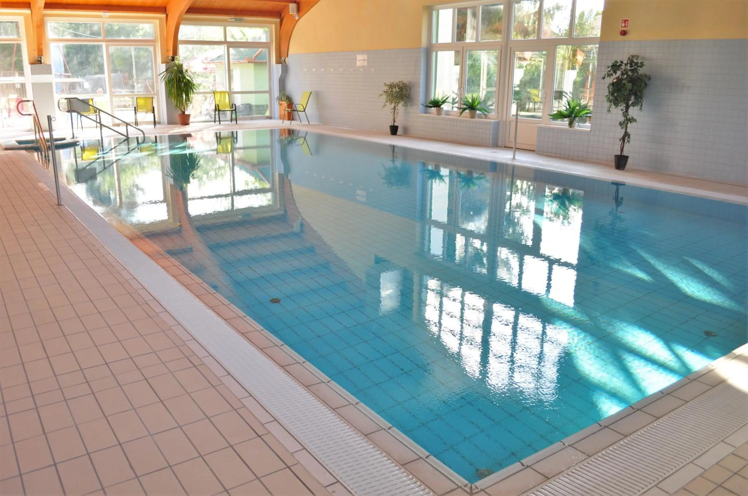 Swimming pool in Hotel Hajnal