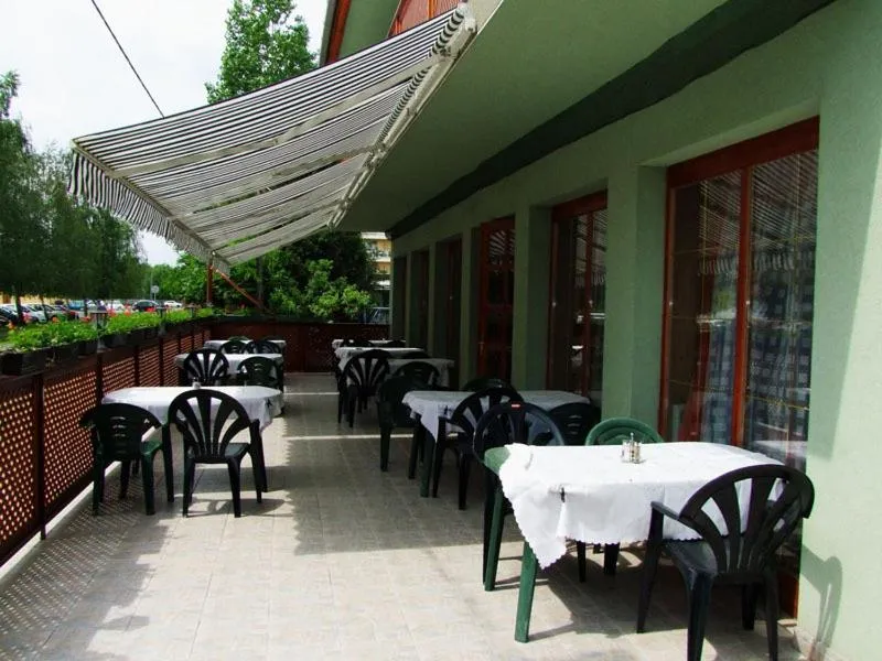 Facade/entrance in Hotel Hajnal