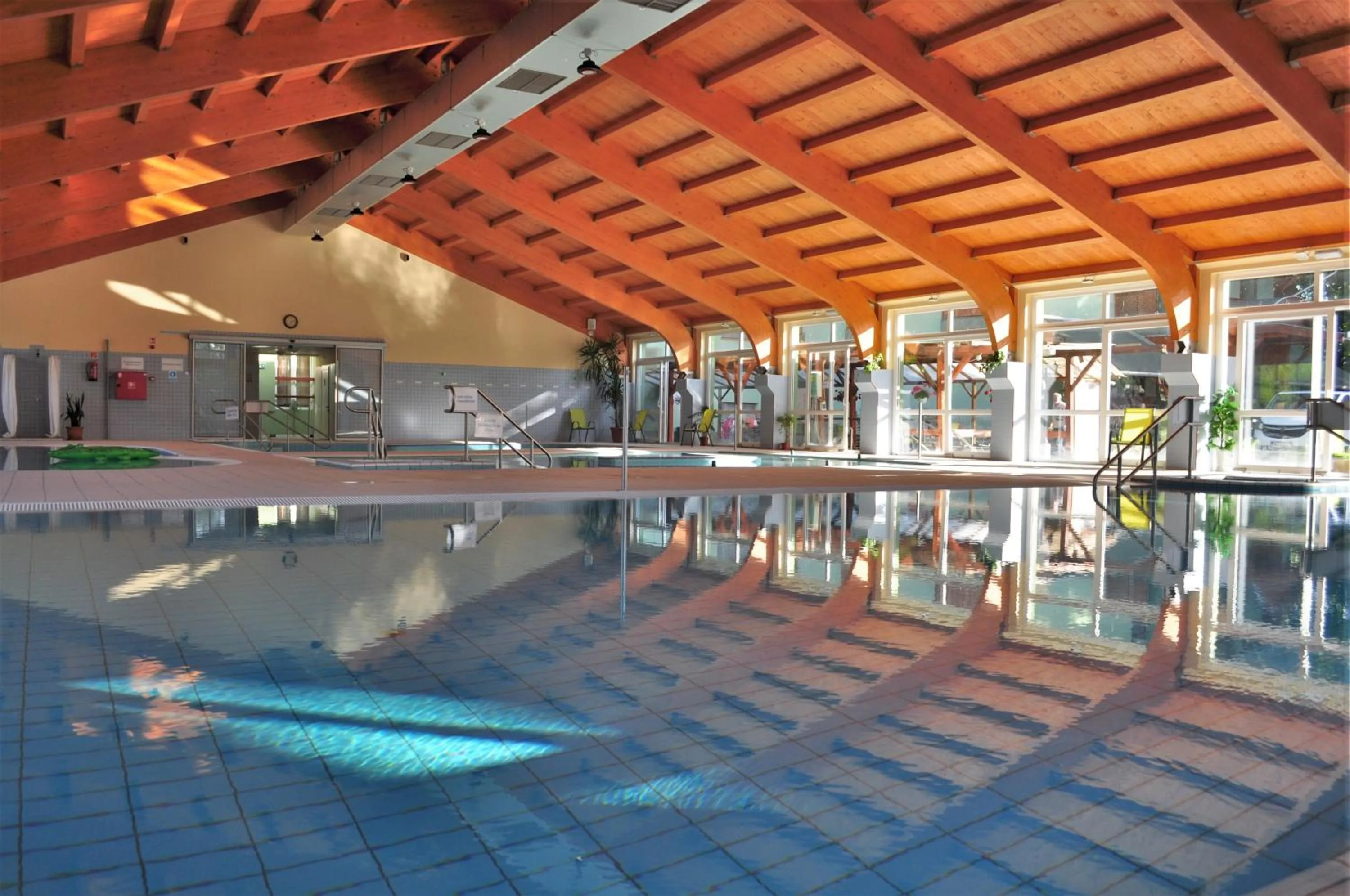 Swimming pool in Hotel Hajnal