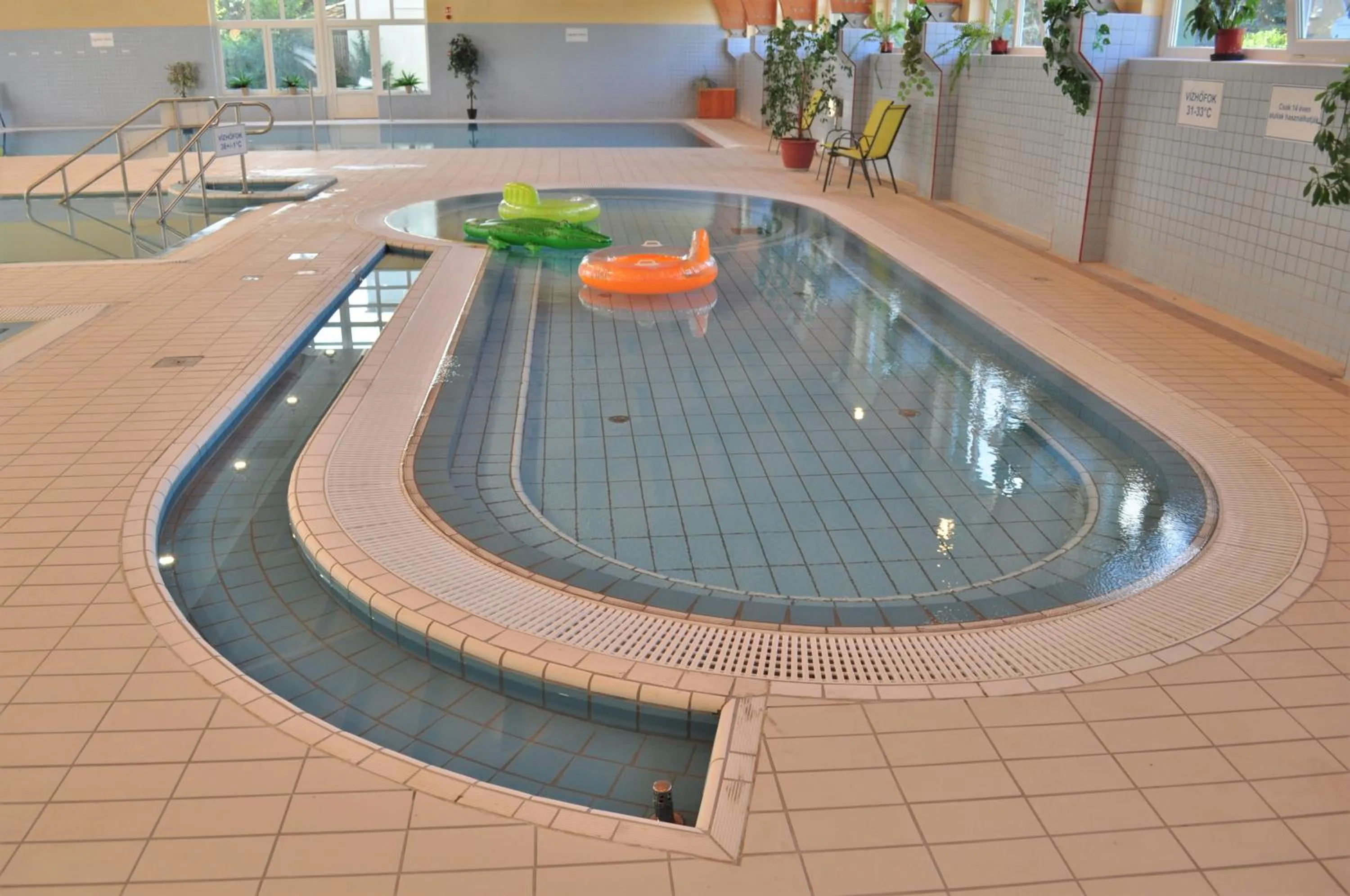 Swimming pool in Hotel Hajnal