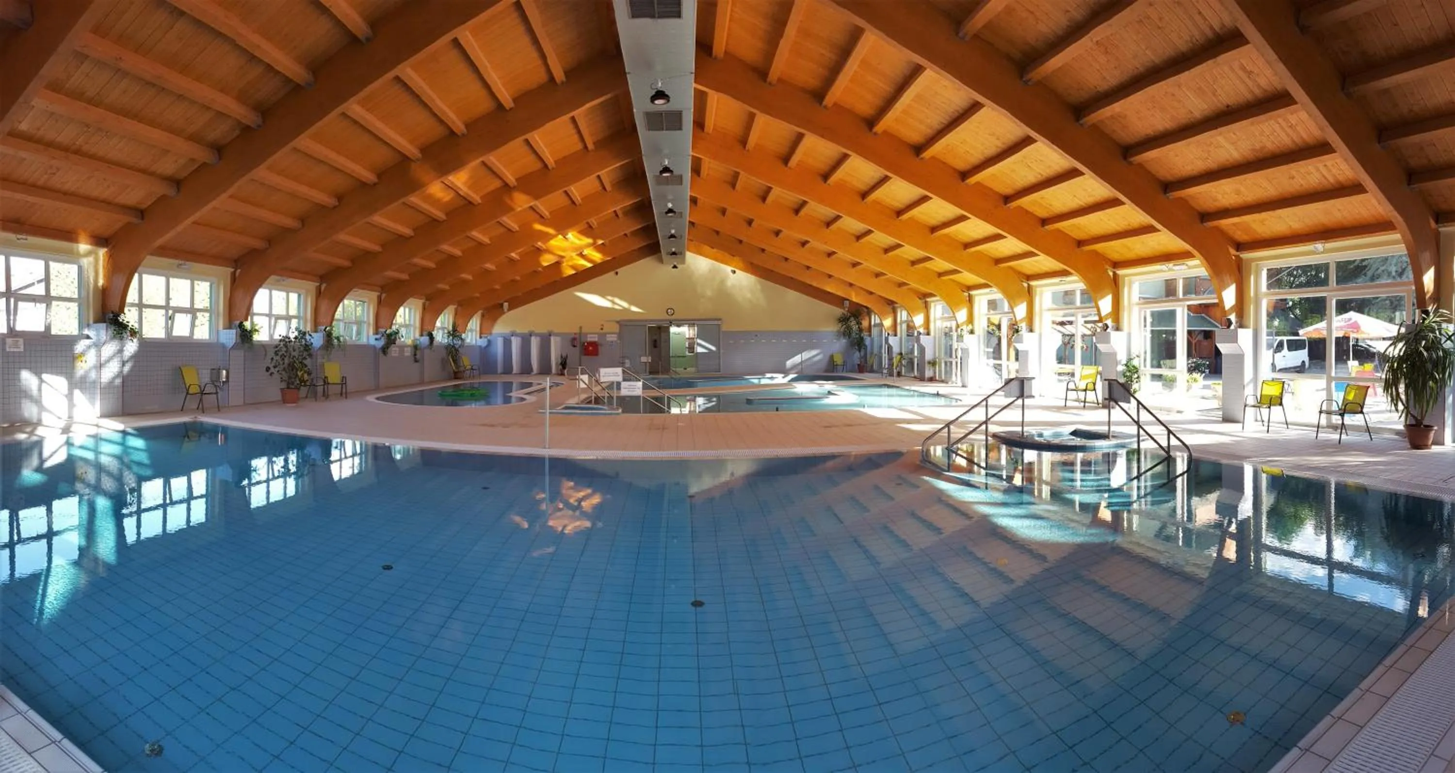 Swimming pool in Hotel Hajnal