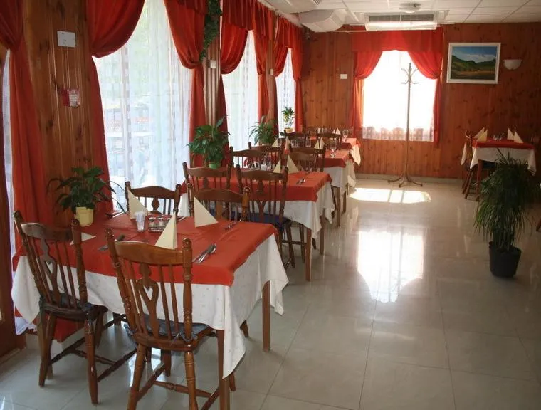 Restaurant/places to eat in Hotel Hajnal
