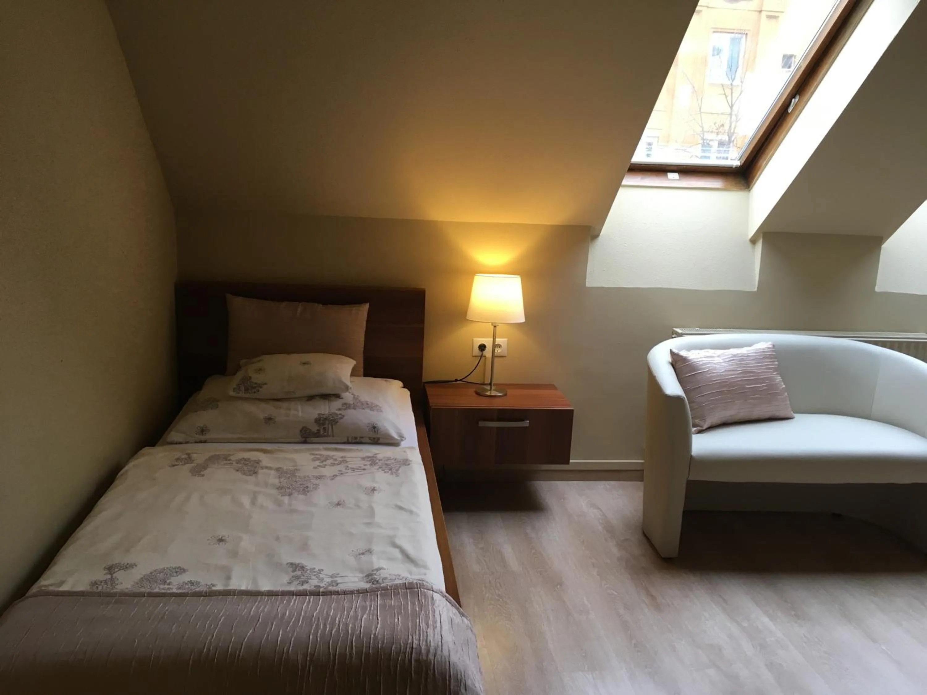 Bedroom, Bed in Alfa Hotel