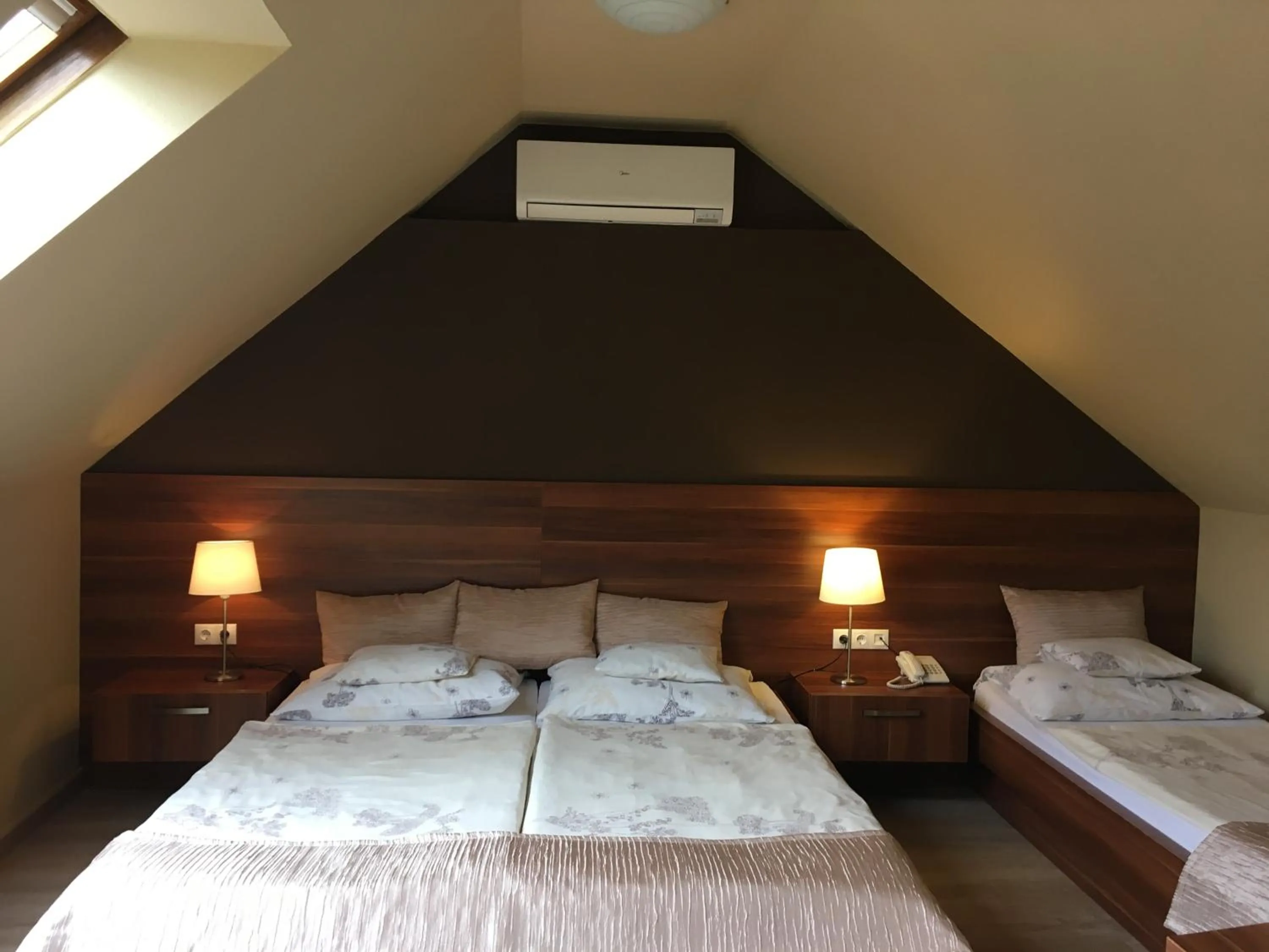 Bedroom, Bed in Alfa Hotel