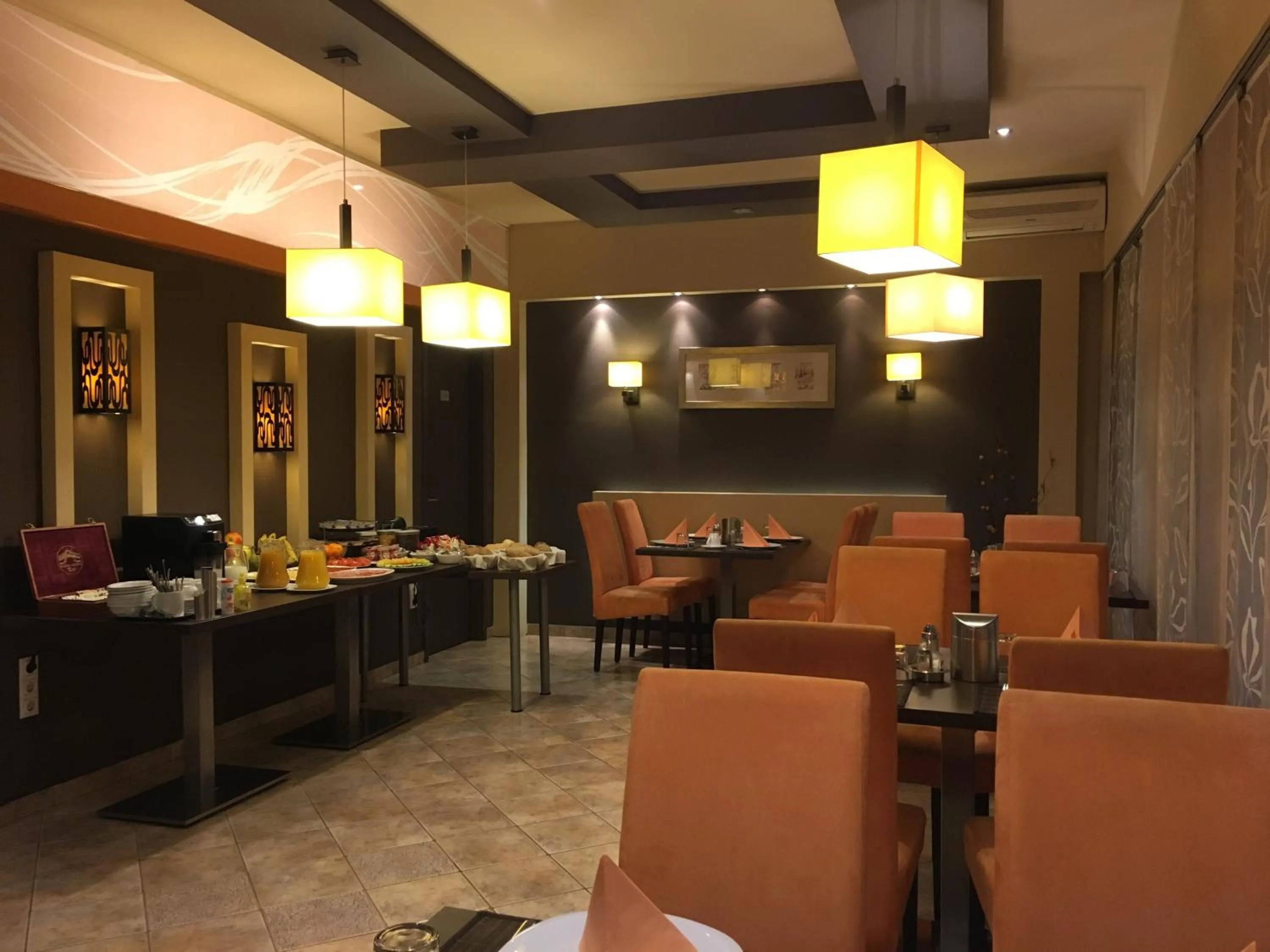 Food and drinks in Alfa Hotel