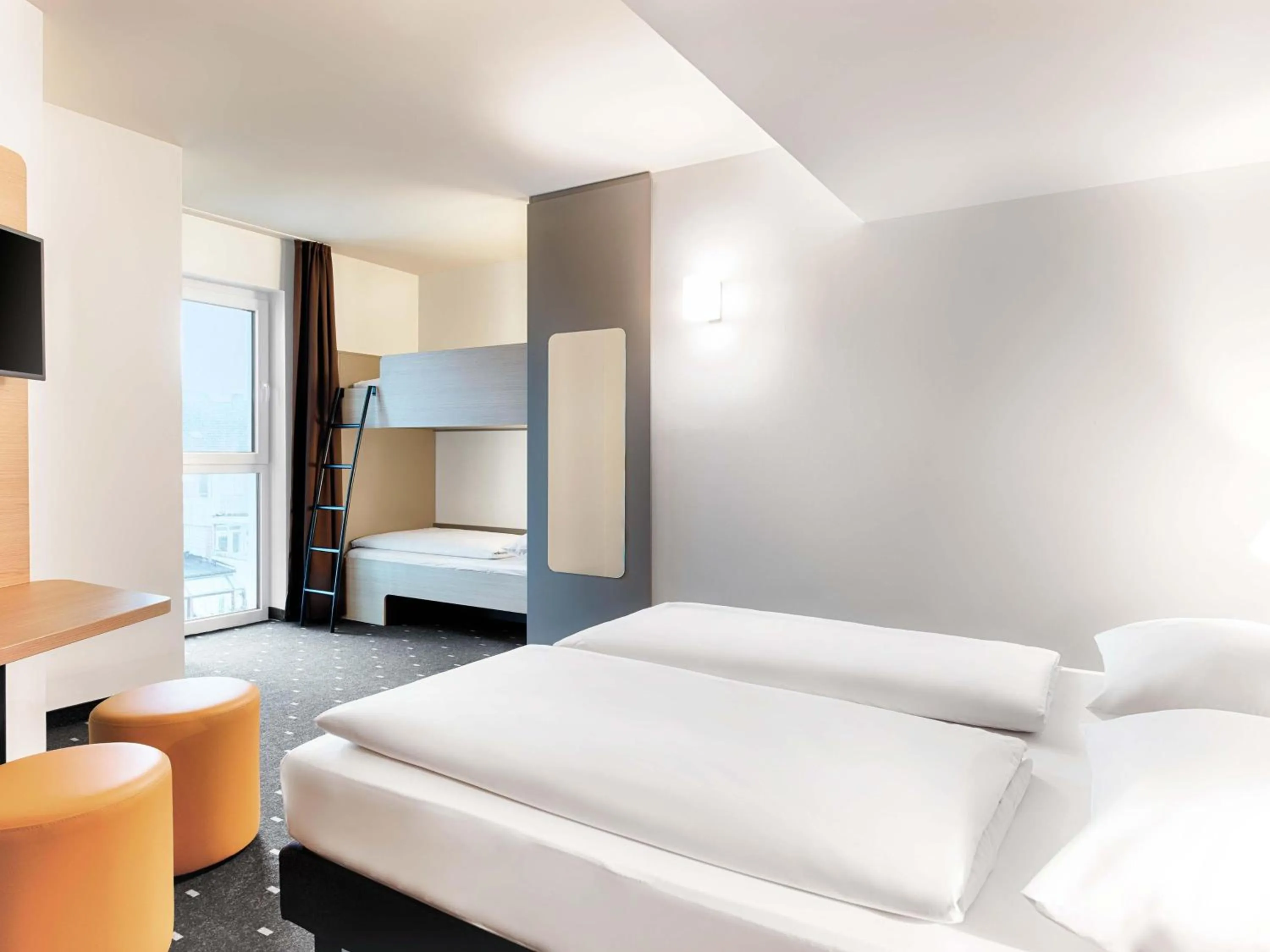 Bed in B&B Hotel Emden