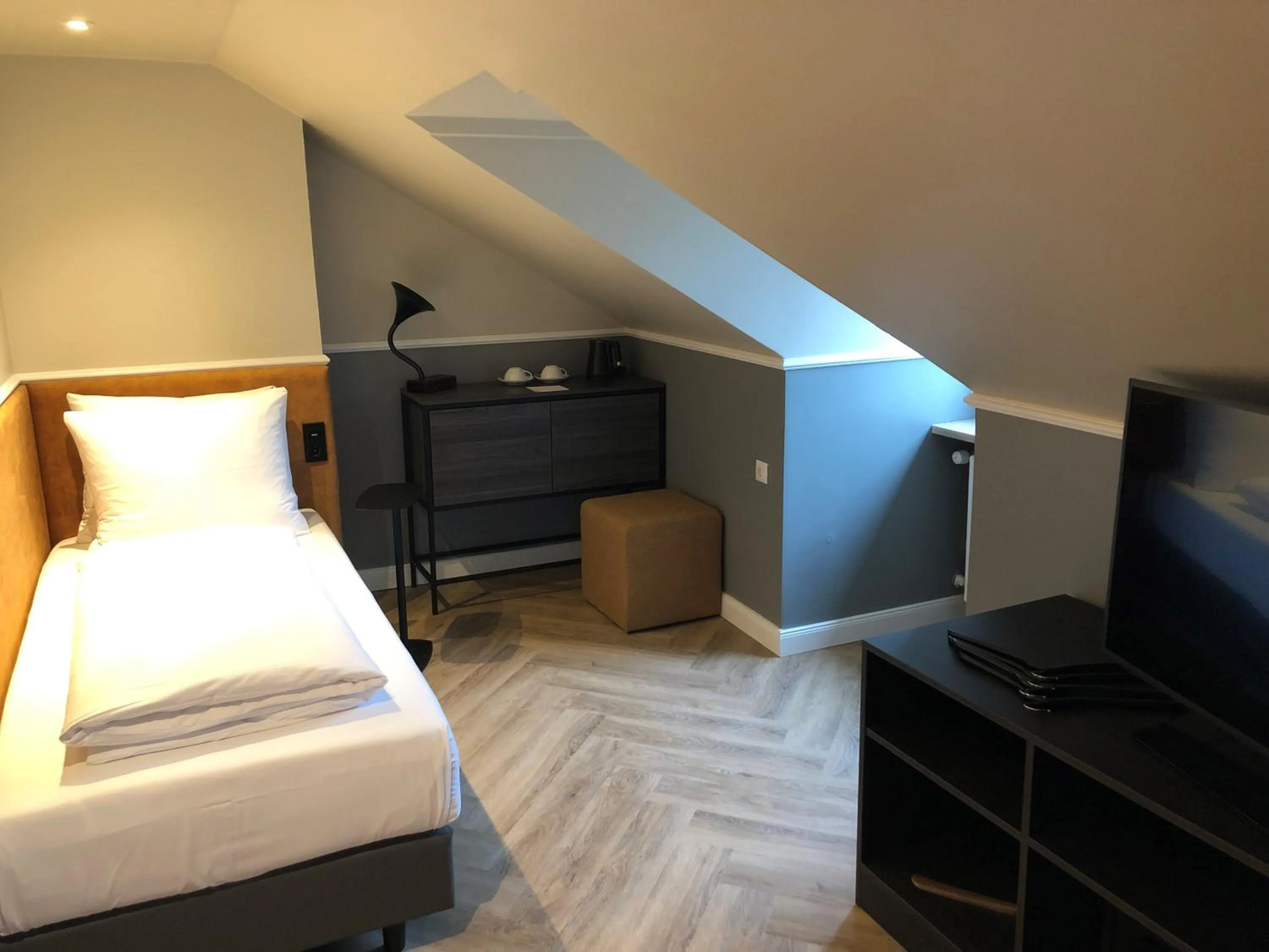 Photo of the whole room, Bed in Maison Viktoria Augsburg