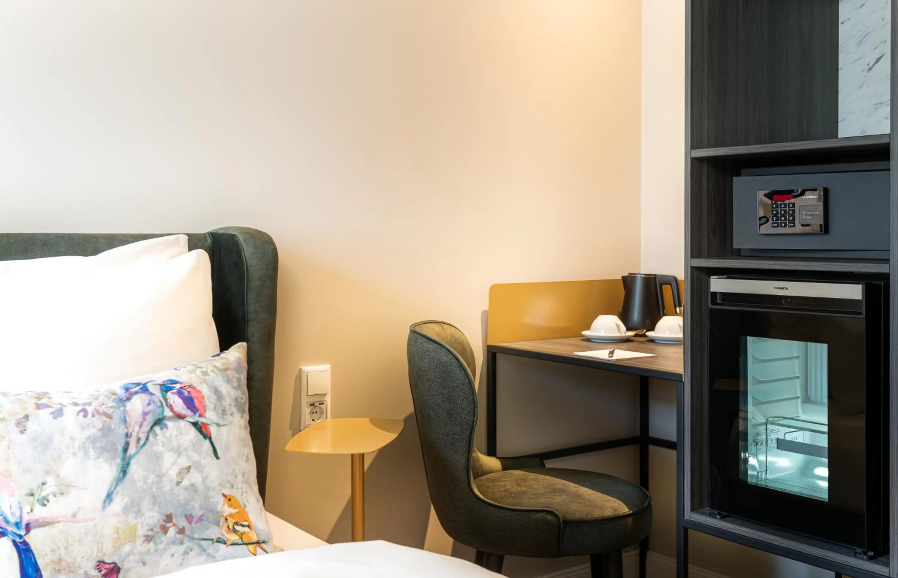 Seating area, Bed in Maison Viktoria Augsburg