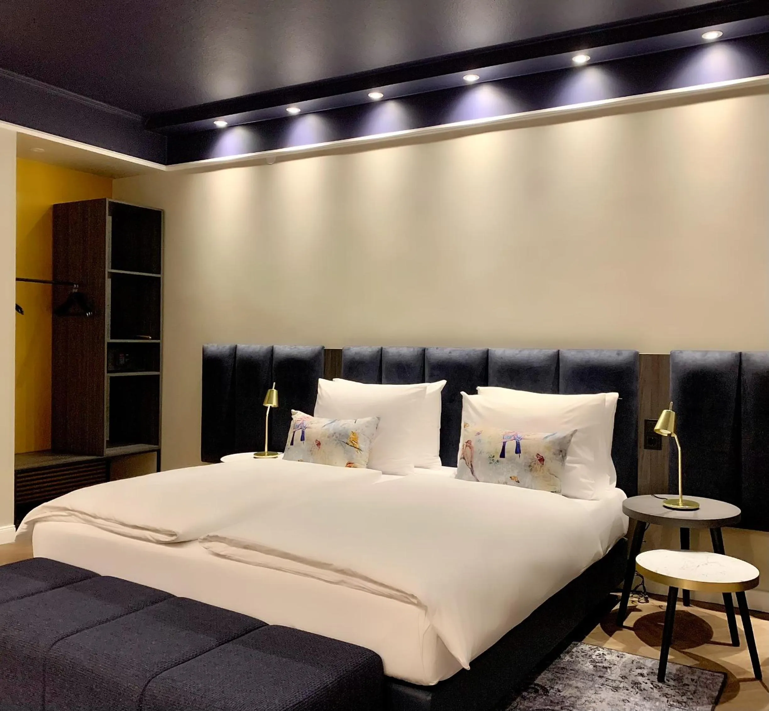 Bed in Maison Viktoria Augsburg