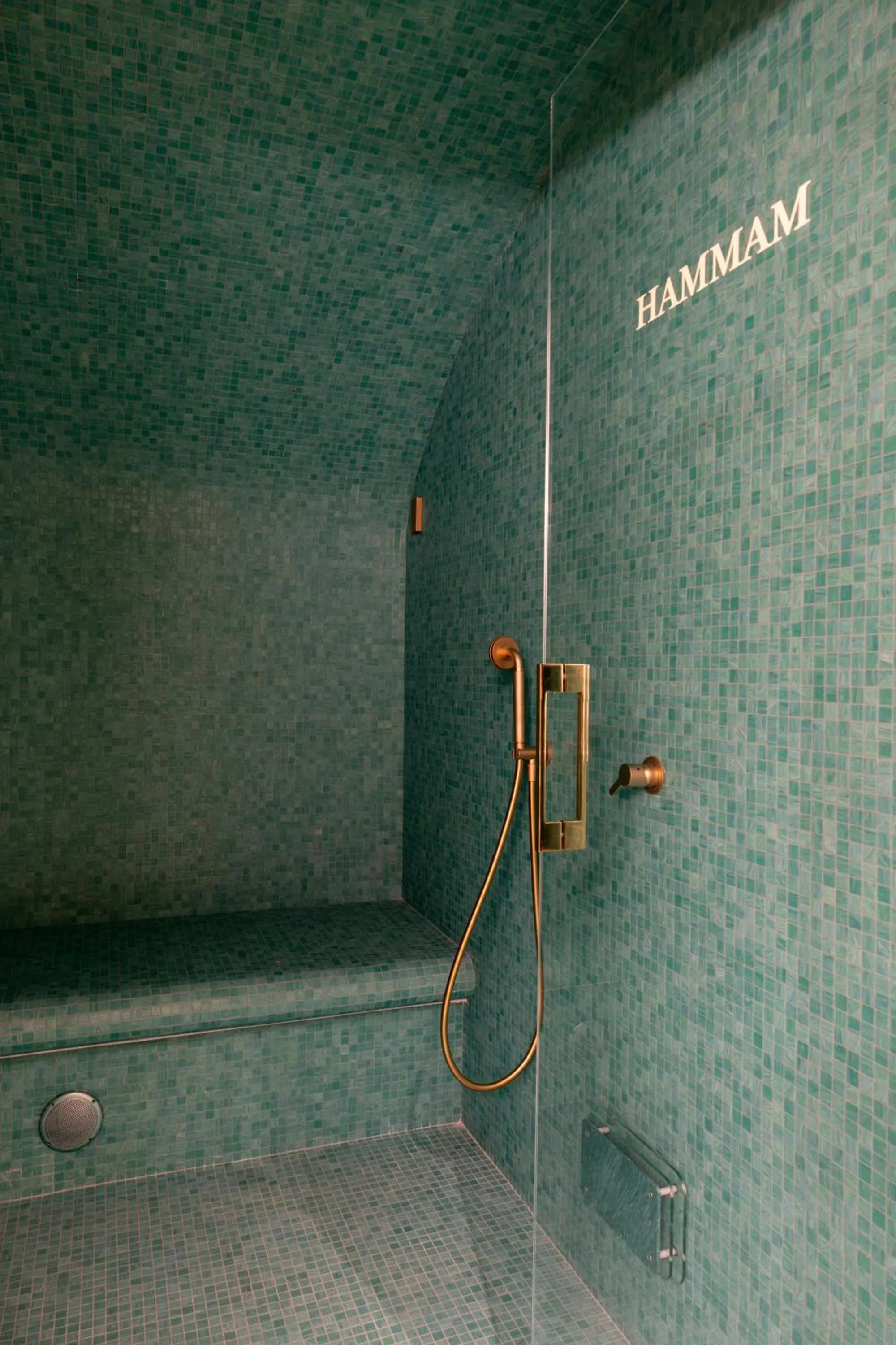 Steam room in Hotel La Mère Germaine