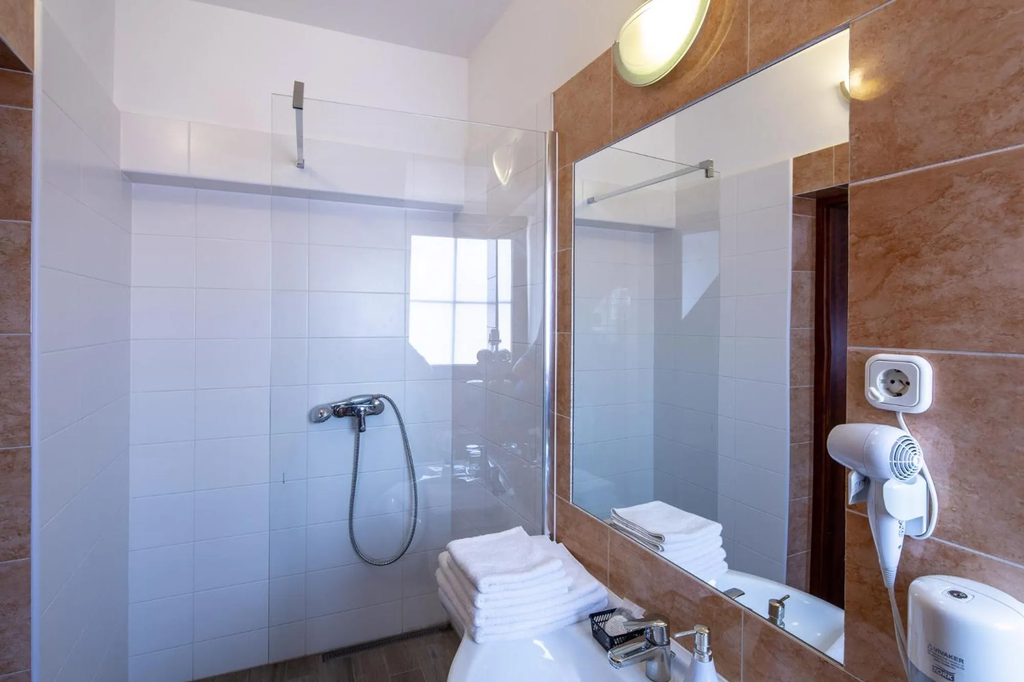 Shower in Fonte Hotel