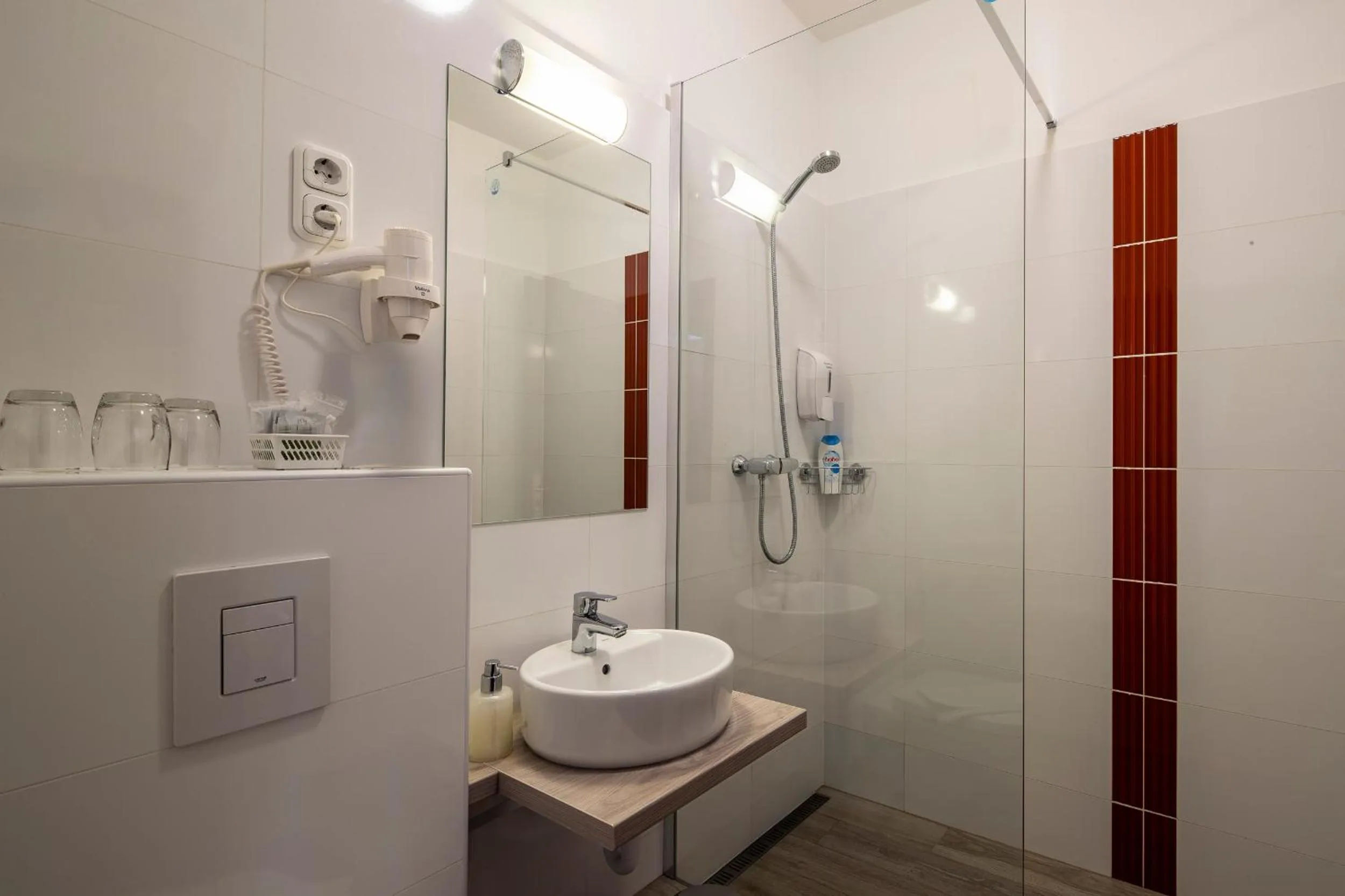 Shower in Fonte Hotel